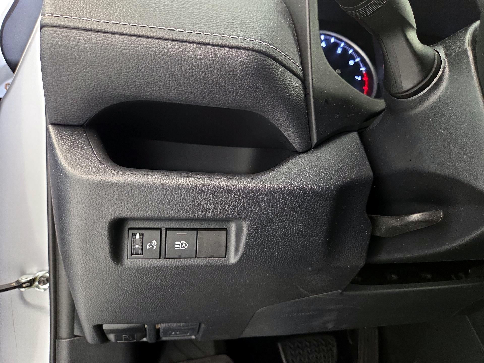 Thumbnail: 2021 Toyota RAV4 - 13