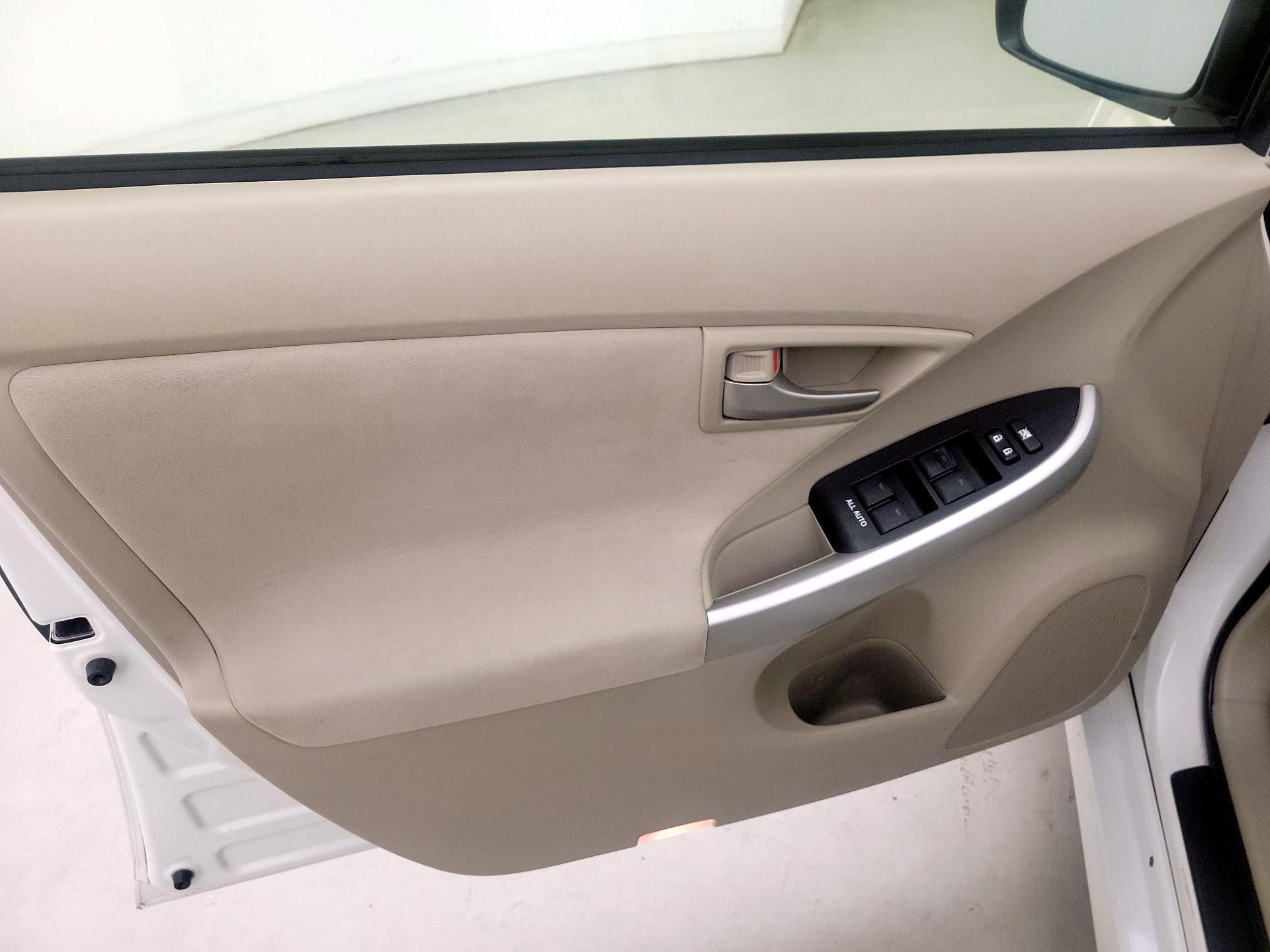 Thumbnail: 2015 Toyota Prius - 12