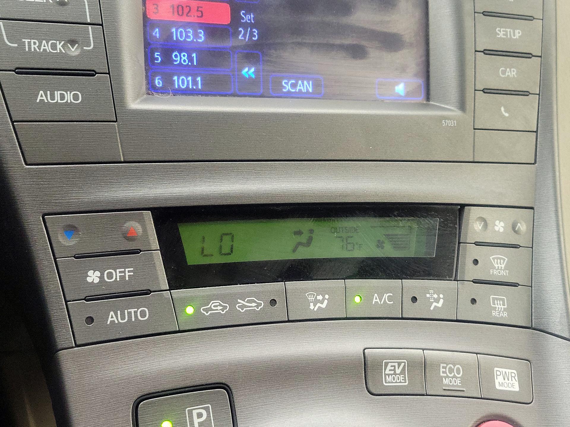 Thumbnail: 2015 Toyota Prius - 16