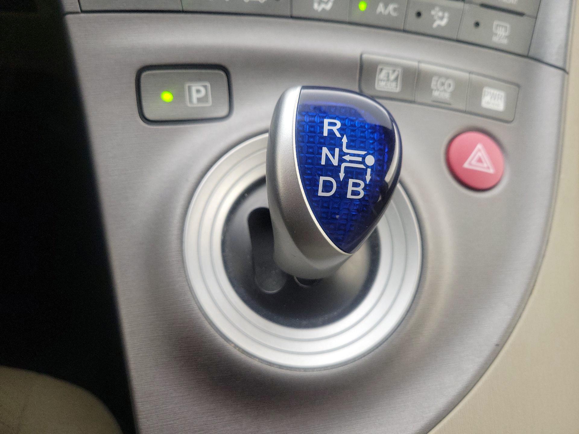 Thumbnail: 2015 Toyota Prius - 17