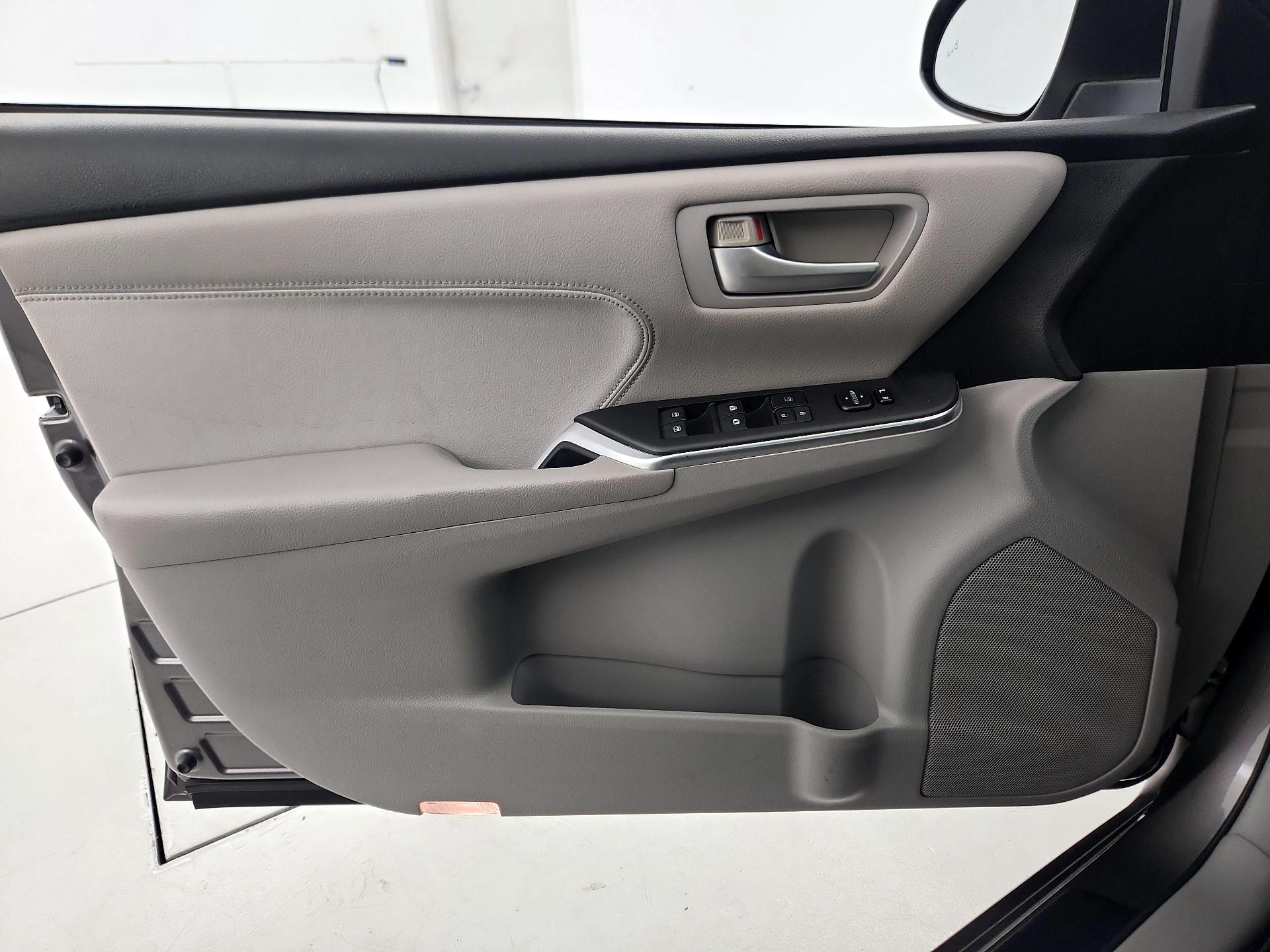 Thumbnail: 2015 Toyota Camry - 12