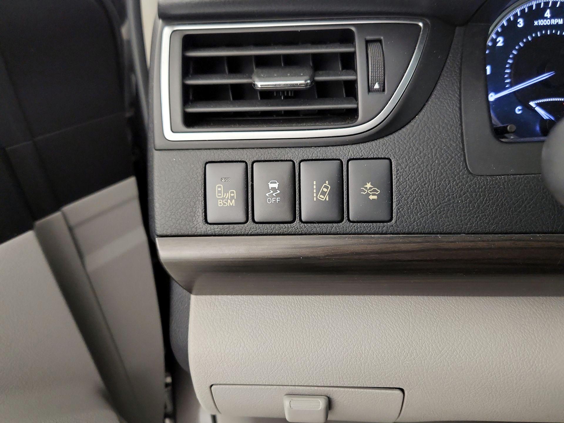 Thumbnail: 2015 Toyota Camry - 13