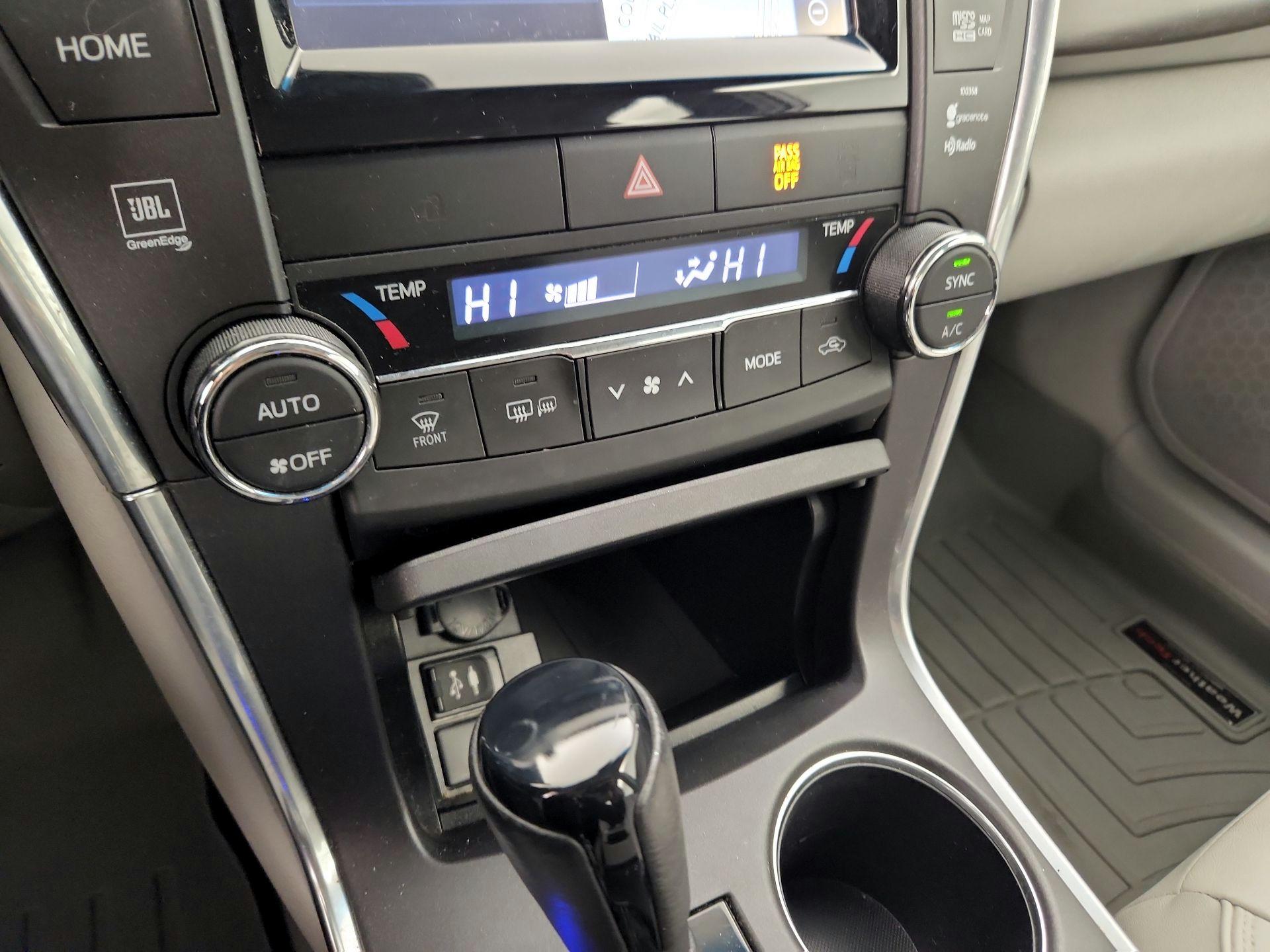 Thumbnail: 2015 Toyota Camry - 17