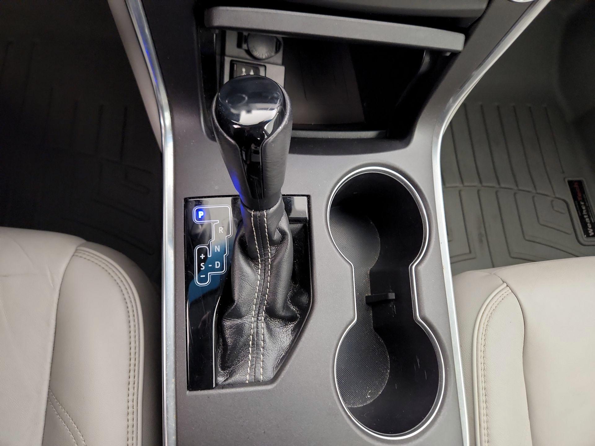 Thumbnail: 2015 Toyota Camry - 18