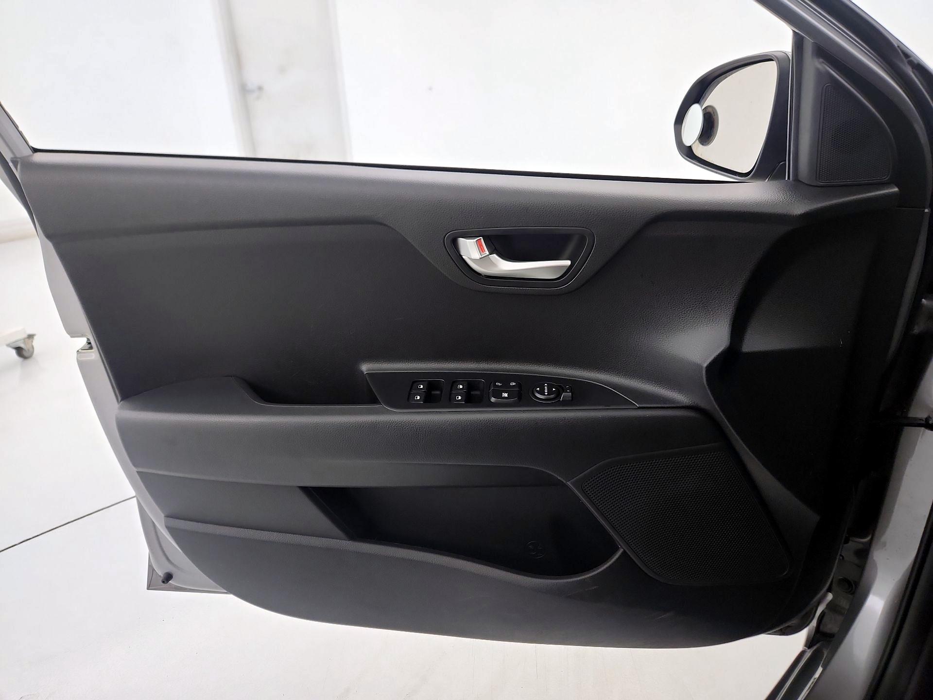 Thumbnail: 2022 Kia Rio5 - 12