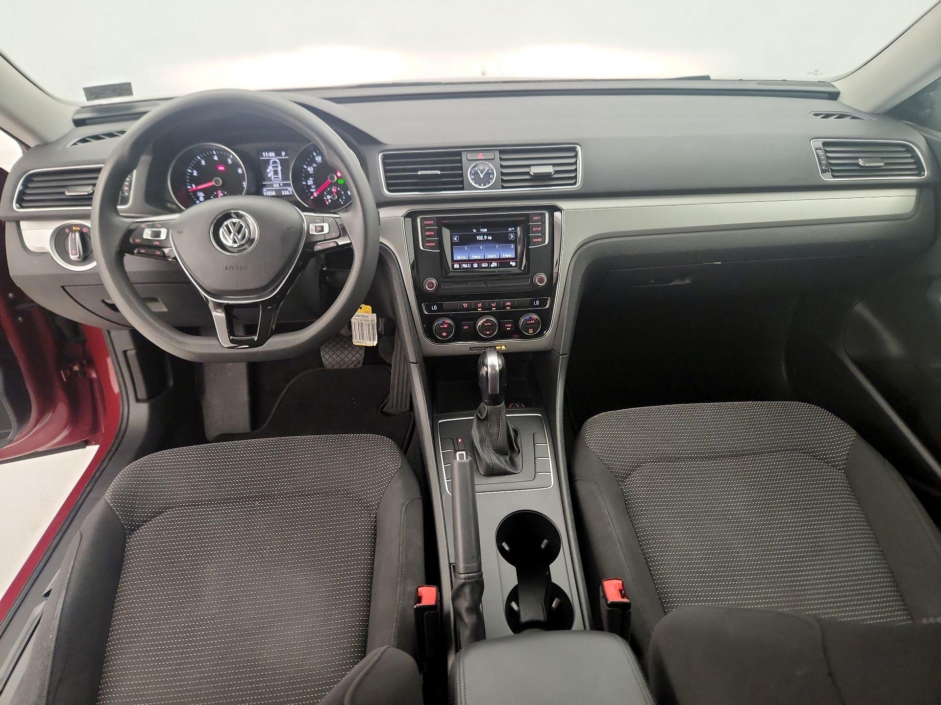 Thumbnail: 2017 Volkswagen Passat - 9