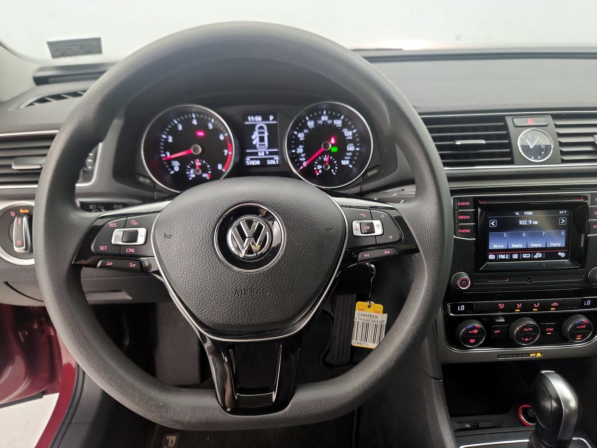 Thumbnail: 2017 Volkswagen Passat - 10