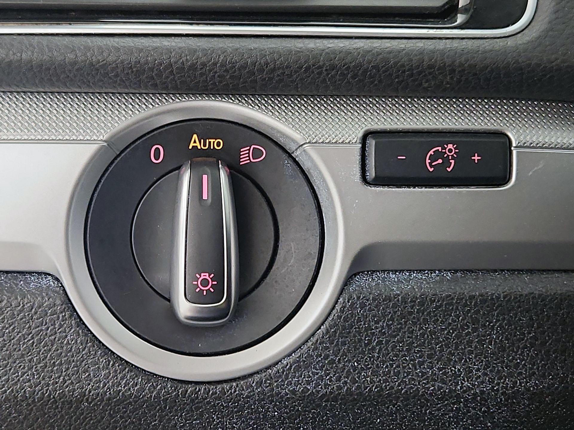 Thumbnail: 2017 Volkswagen Passat - 13