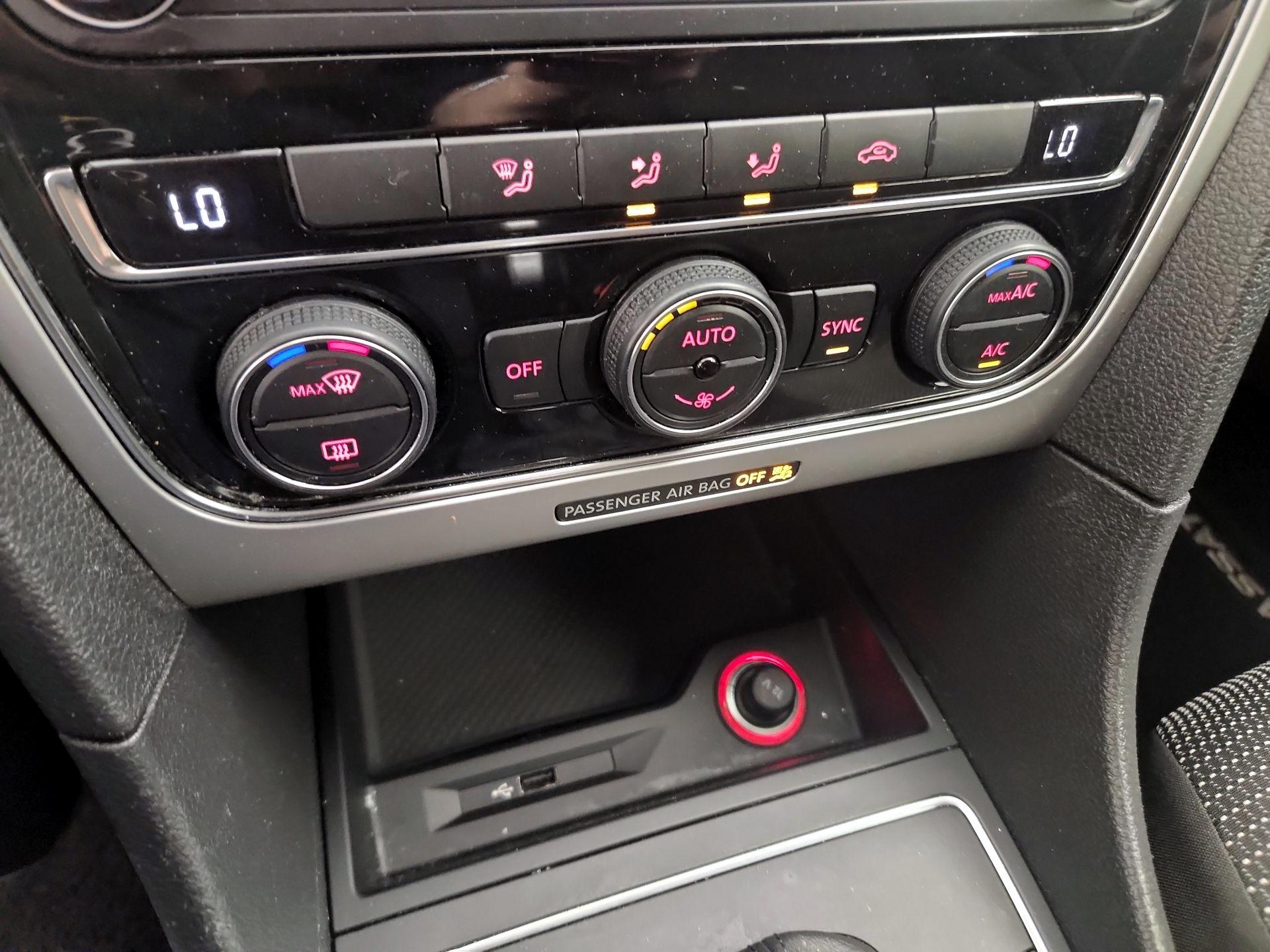 Thumbnail: 2017 Volkswagen Passat - 16