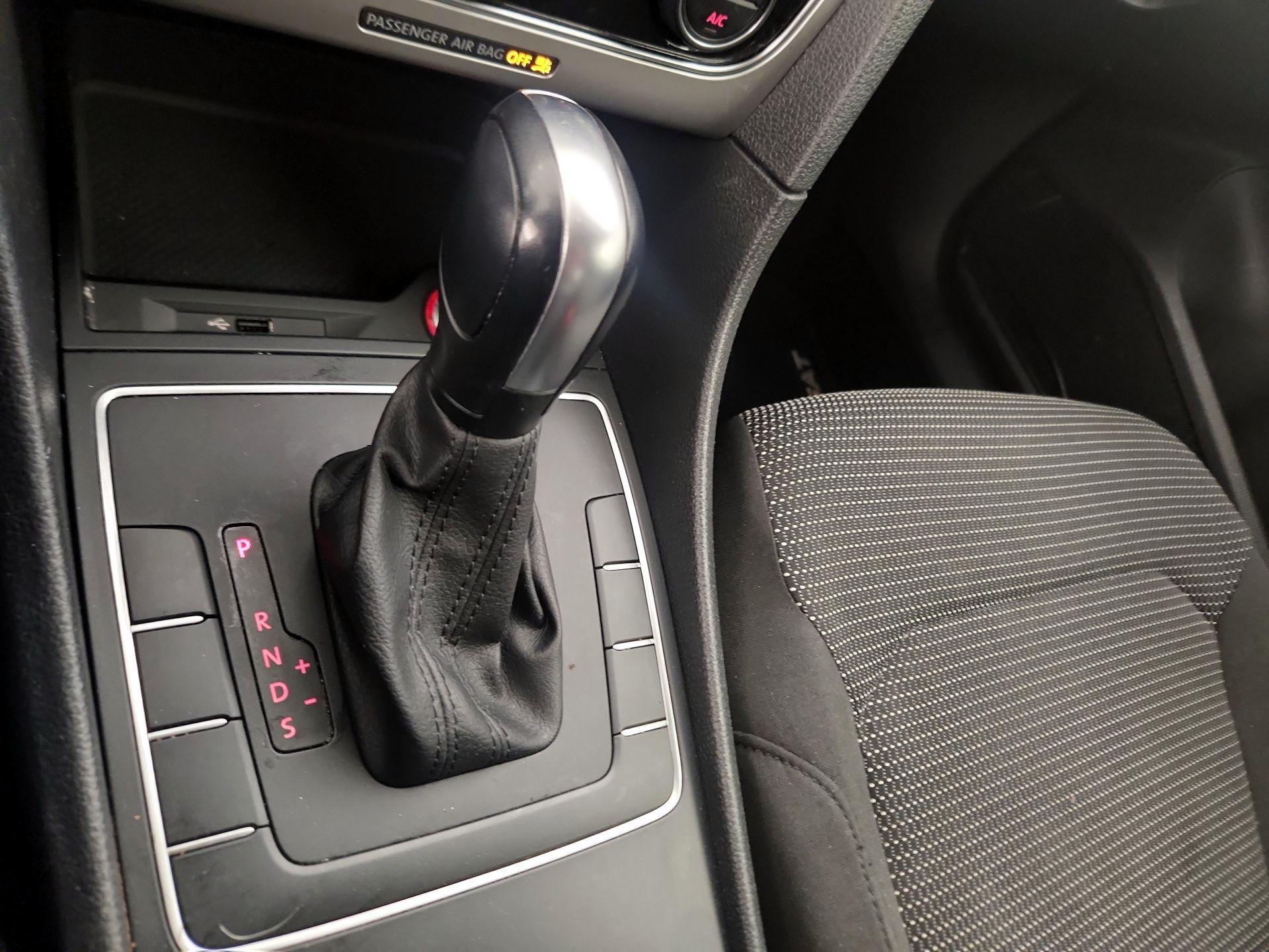 Thumbnail: 2017 Volkswagen Passat - 17