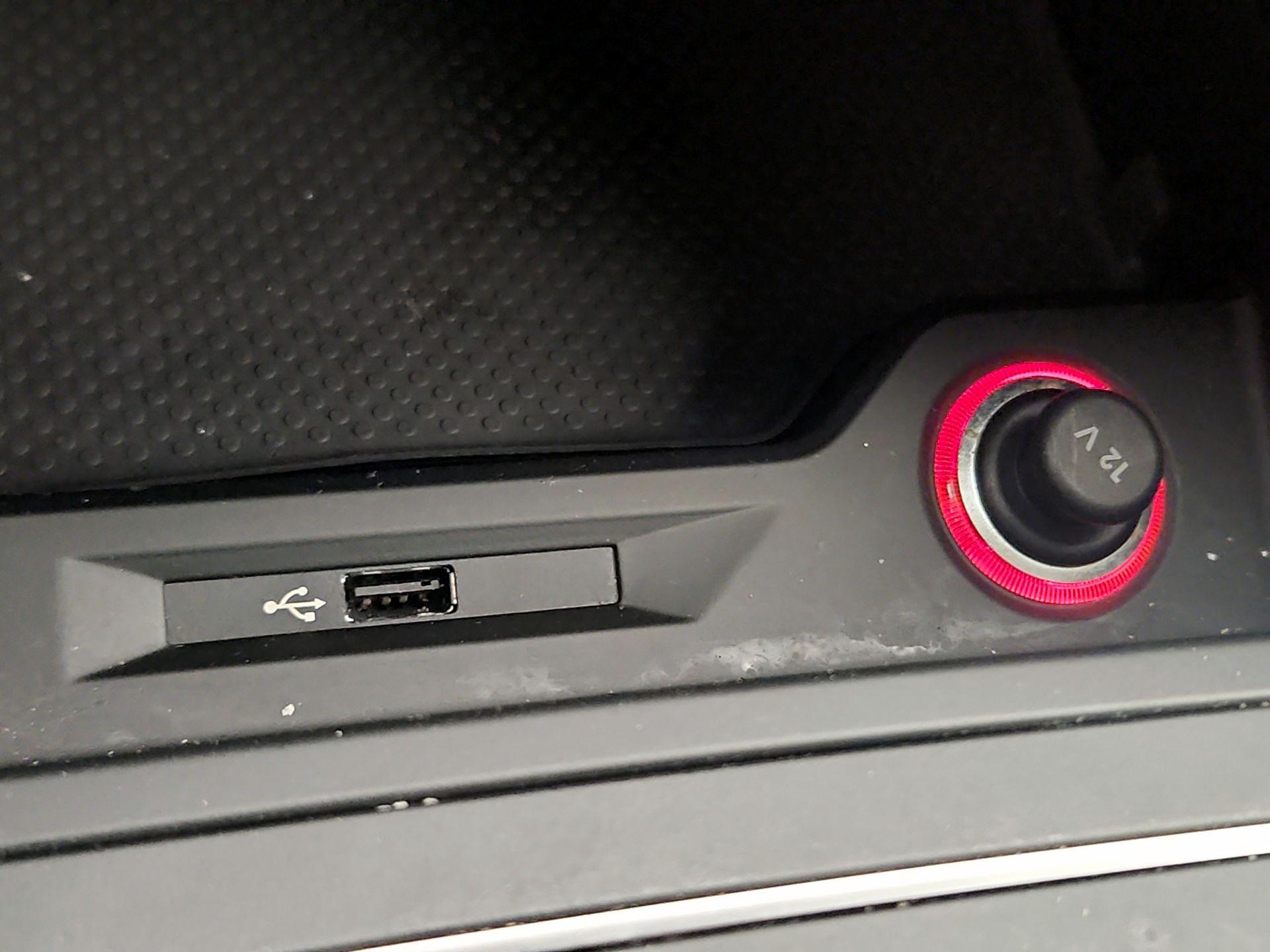 Thumbnail: 2017 Volkswagen Passat - 18