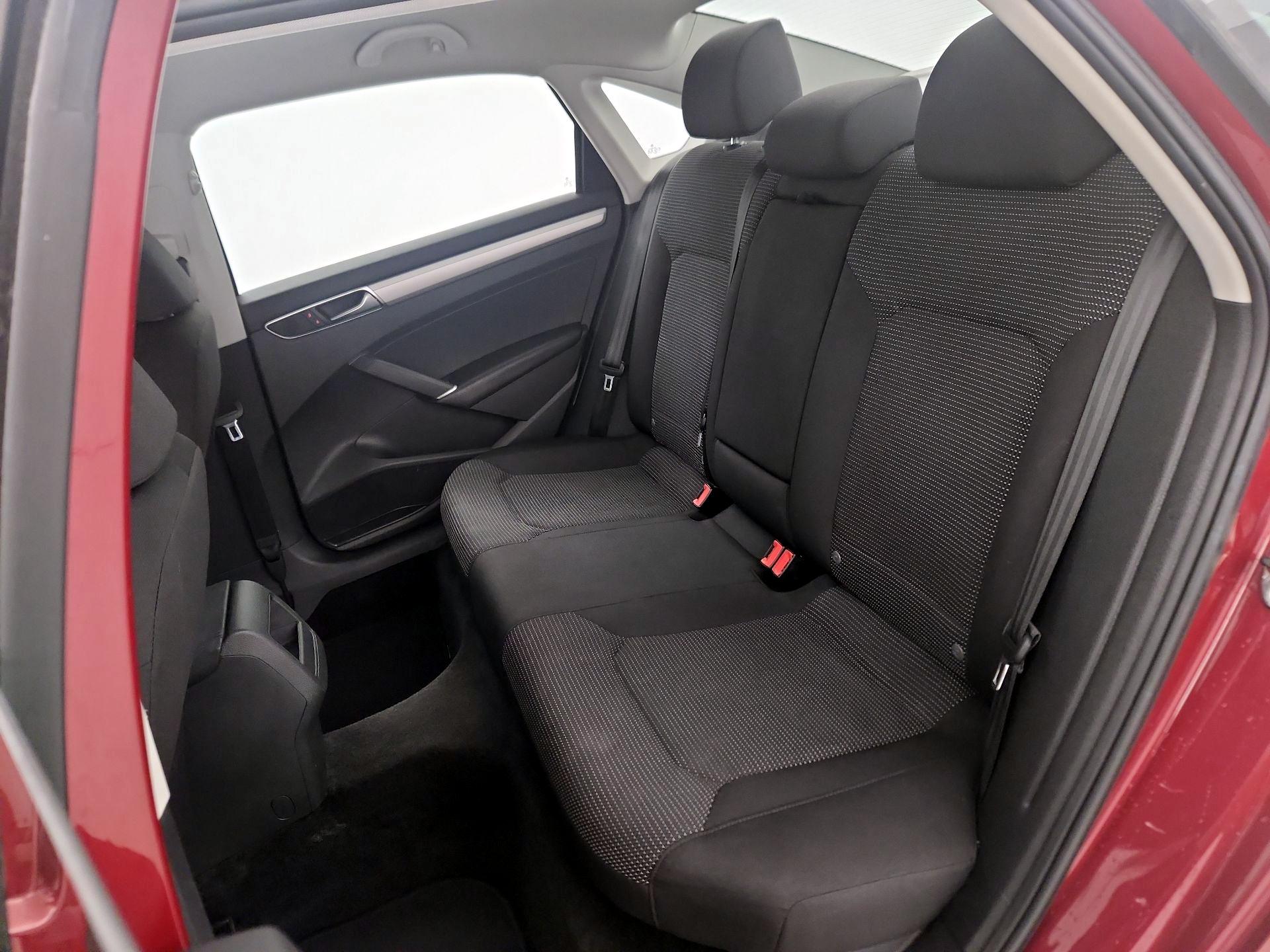 Thumbnail: 2017 Volkswagen Passat - 19