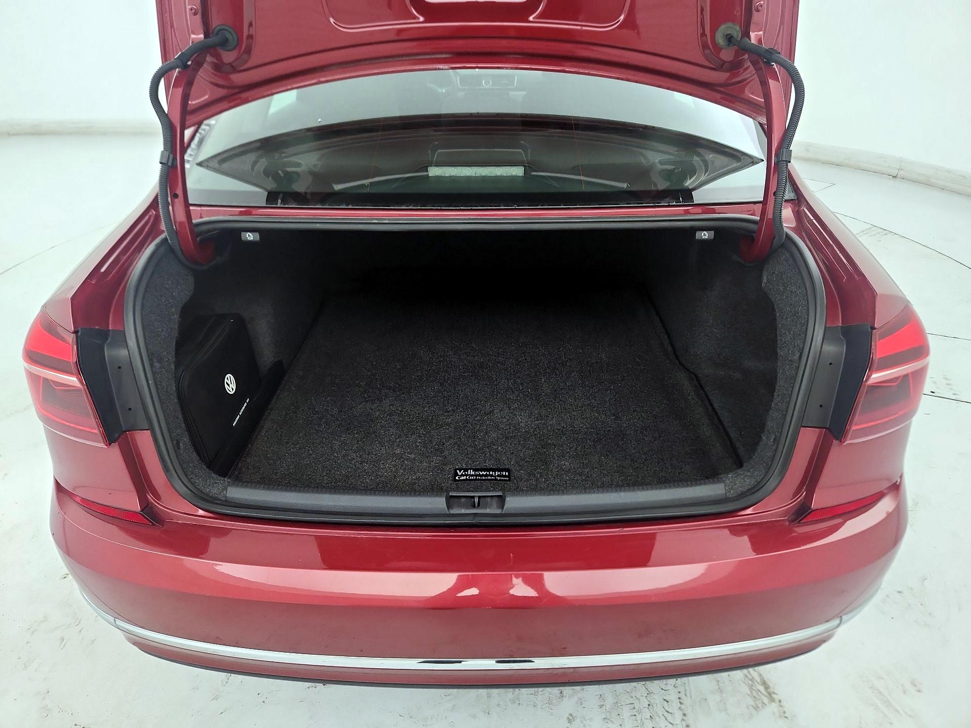 Thumbnail: 2017 Volkswagen Passat - 20