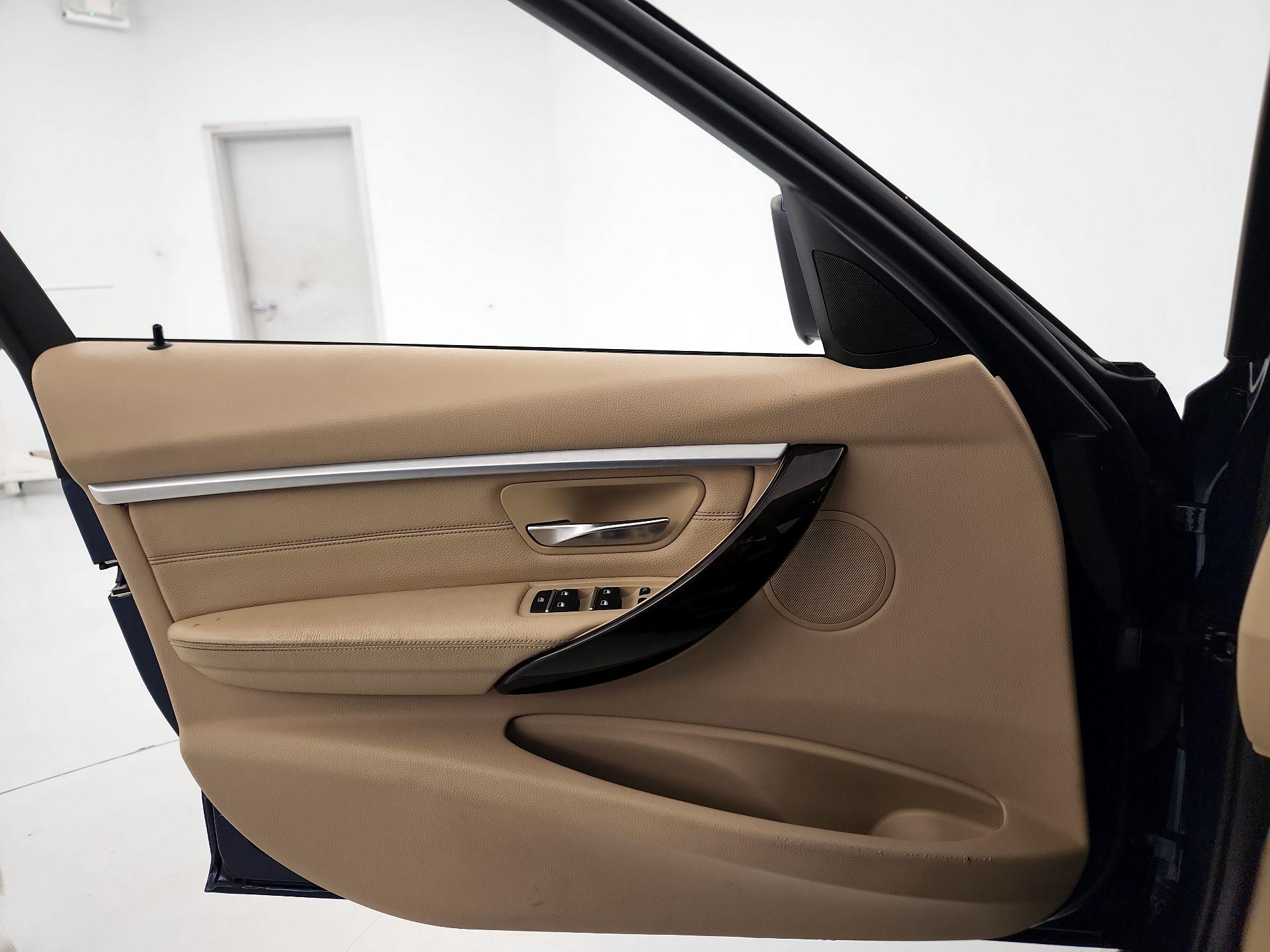 Thumbnail: 2016 BMW 3 Series - 12