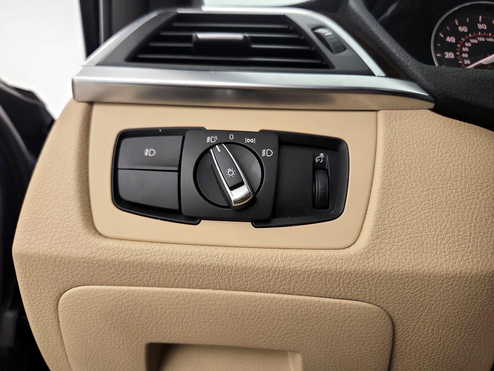 Thumbnail: 2016 BMW 3 Series - 13