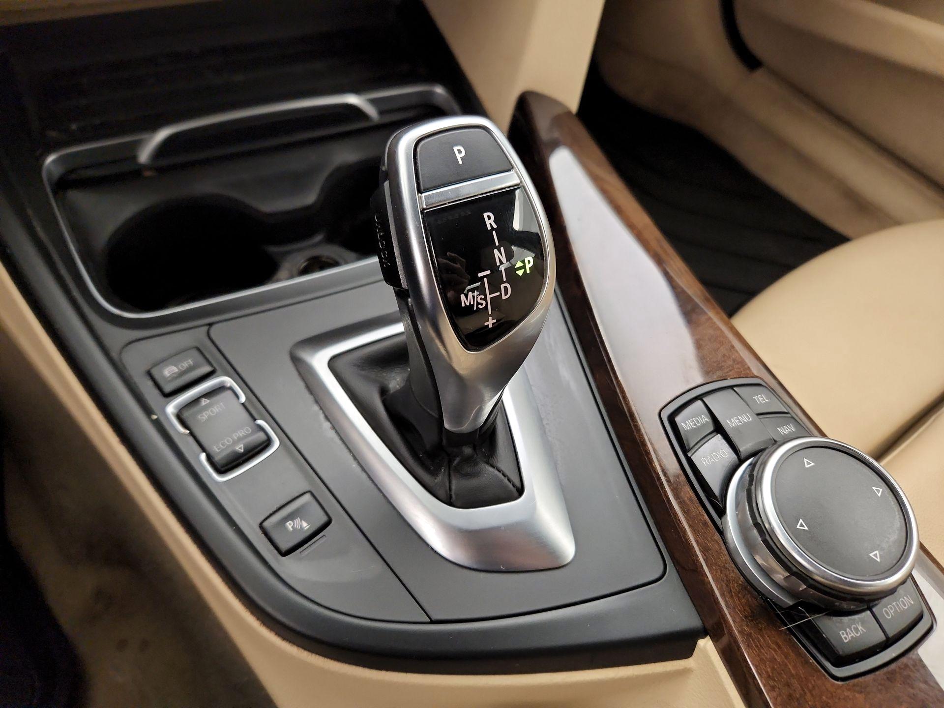Thumbnail: 2016 BMW 3 Series - 18