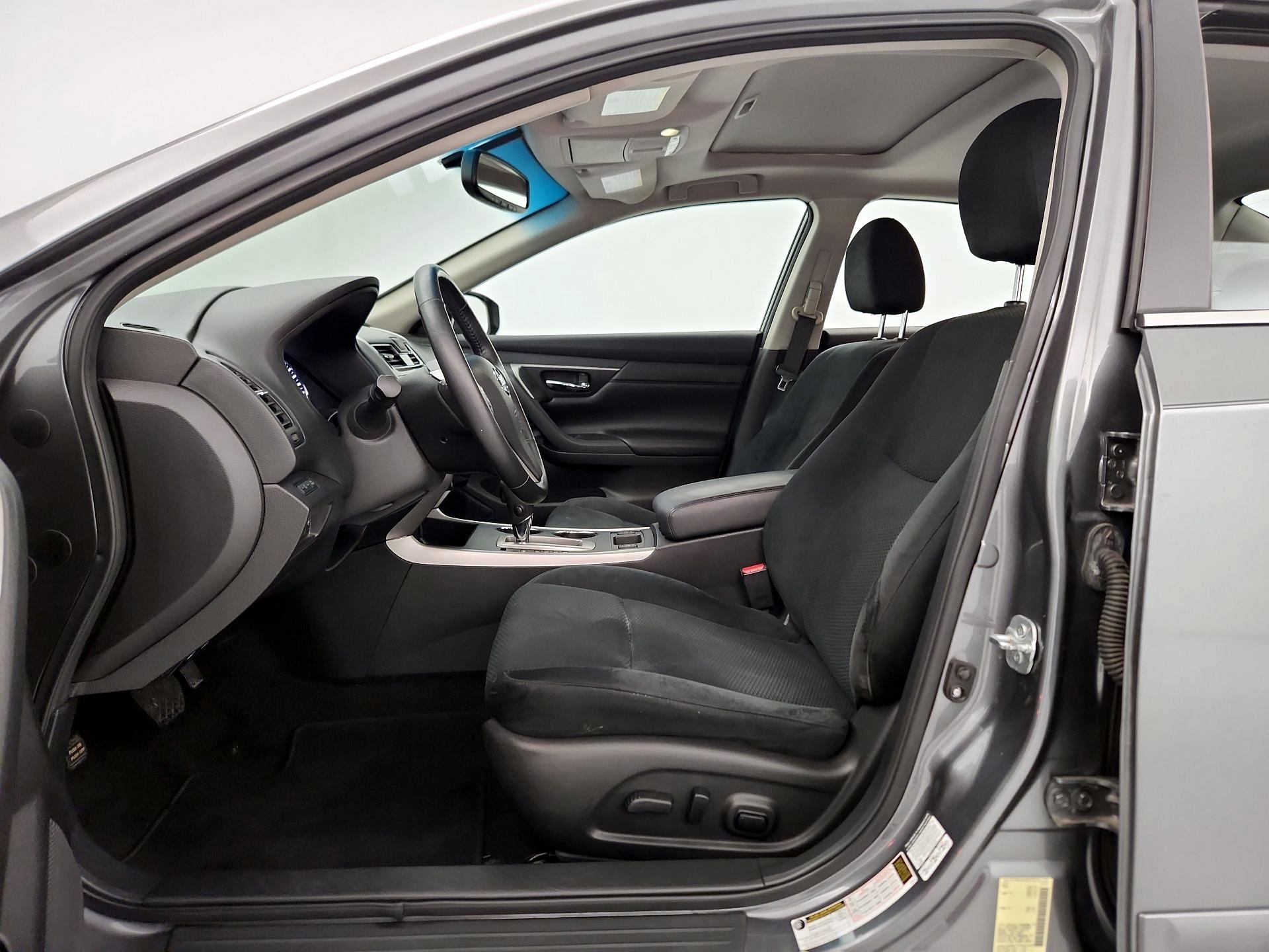 Thumbnail: 2015 Nissan Altima - 11