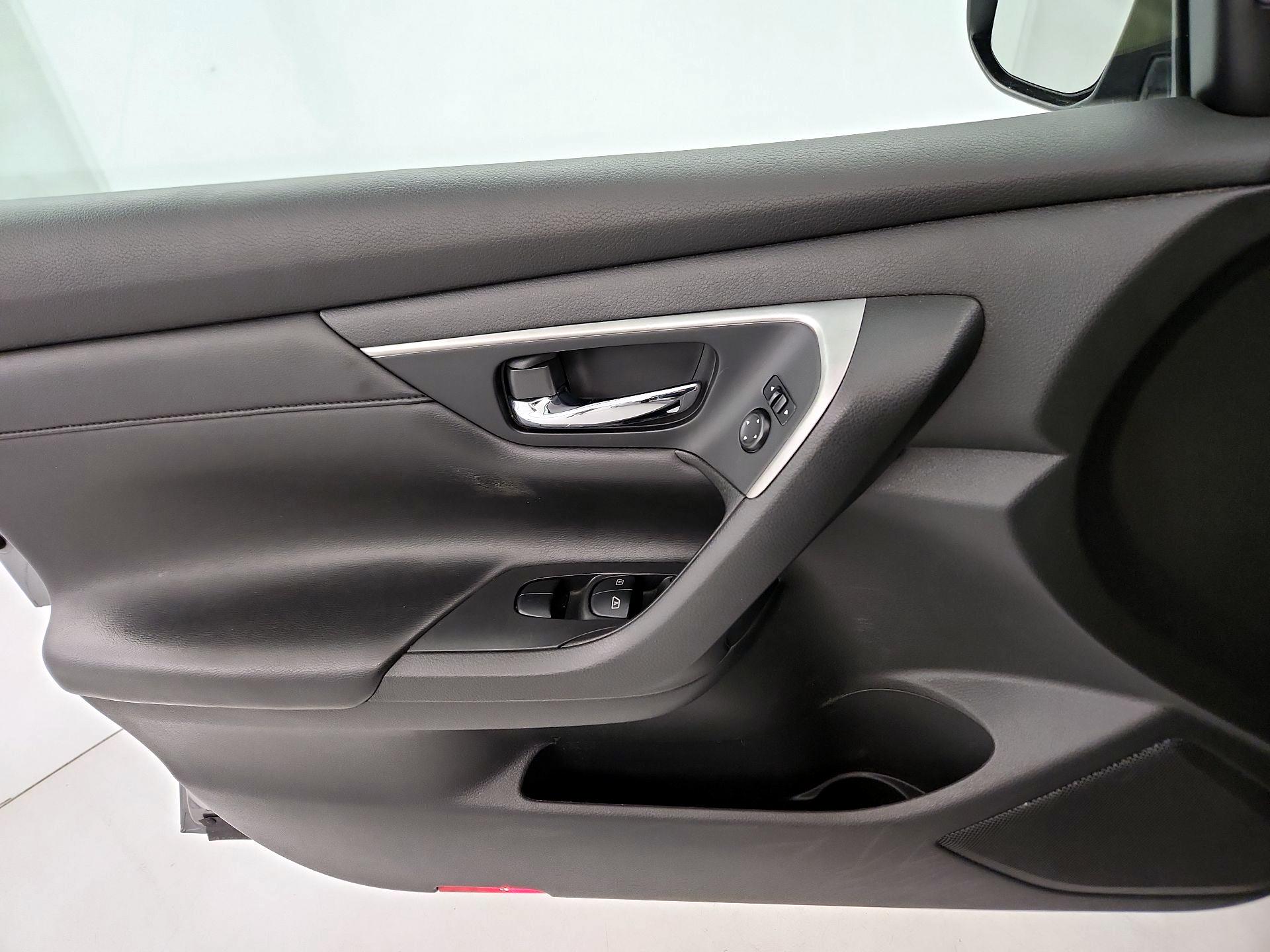 Thumbnail: 2015 Nissan Altima - 12