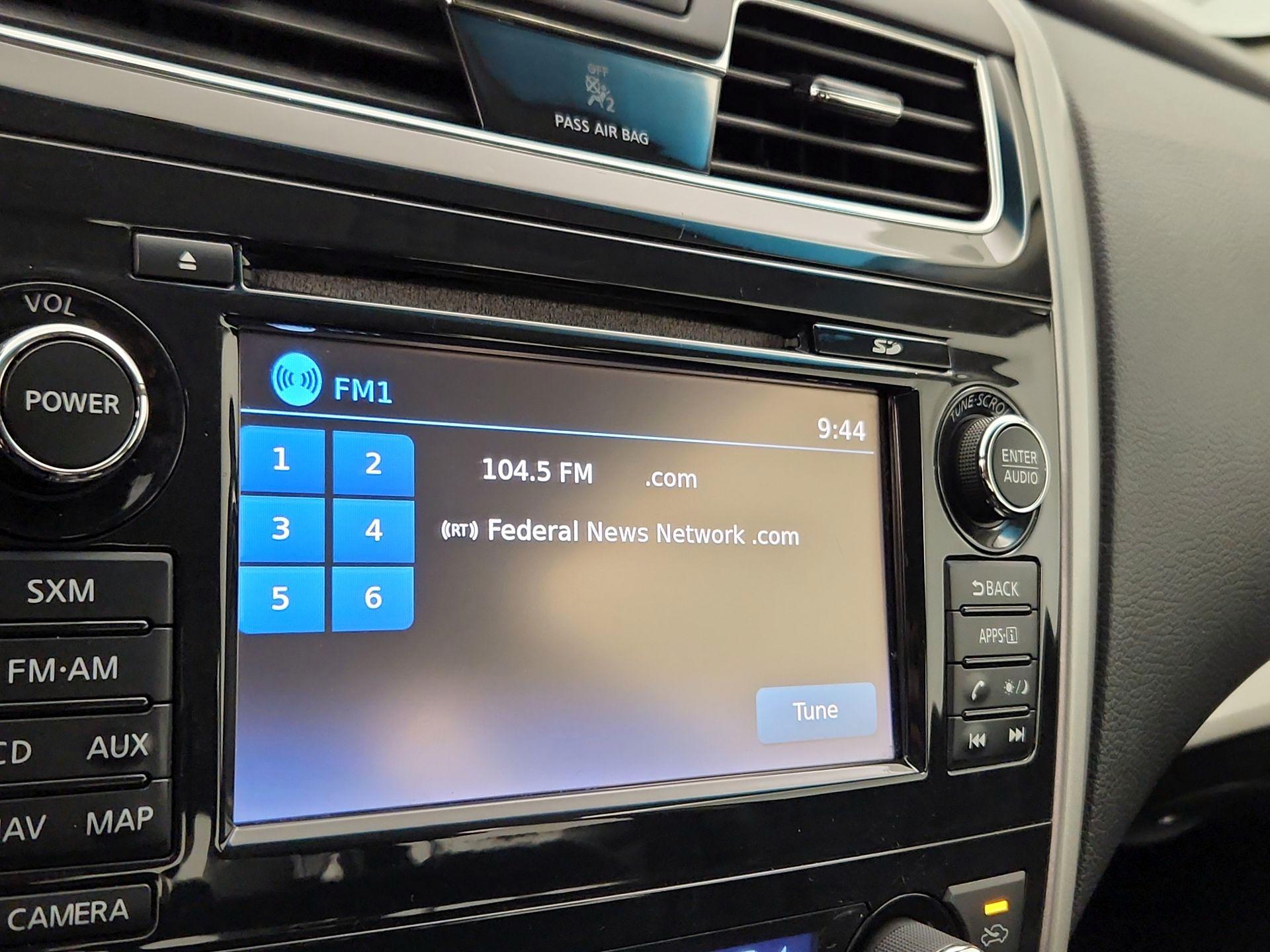 Thumbnail: 2015 Nissan Altima - 16