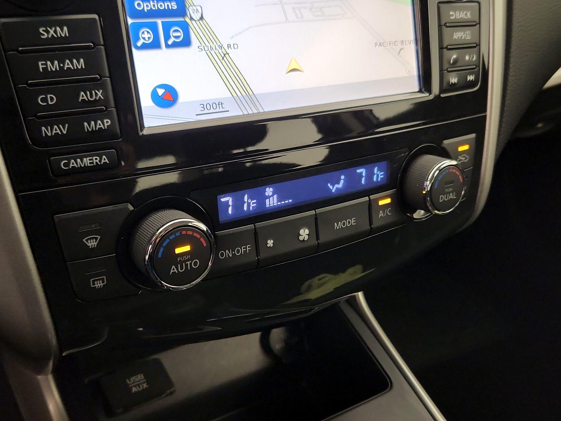 Thumbnail: 2015 Nissan Altima - 17