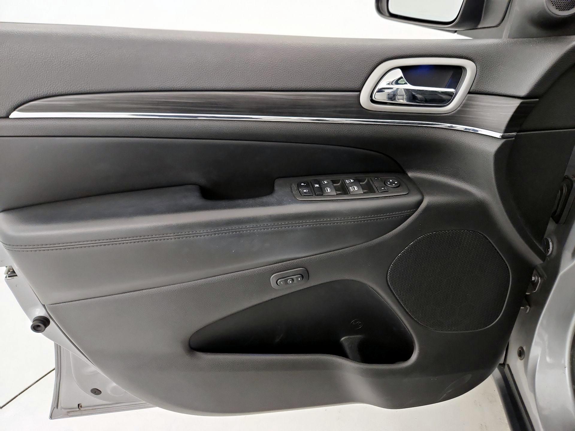 Thumbnail: 2021 Jeep Grand Cherokee - 12