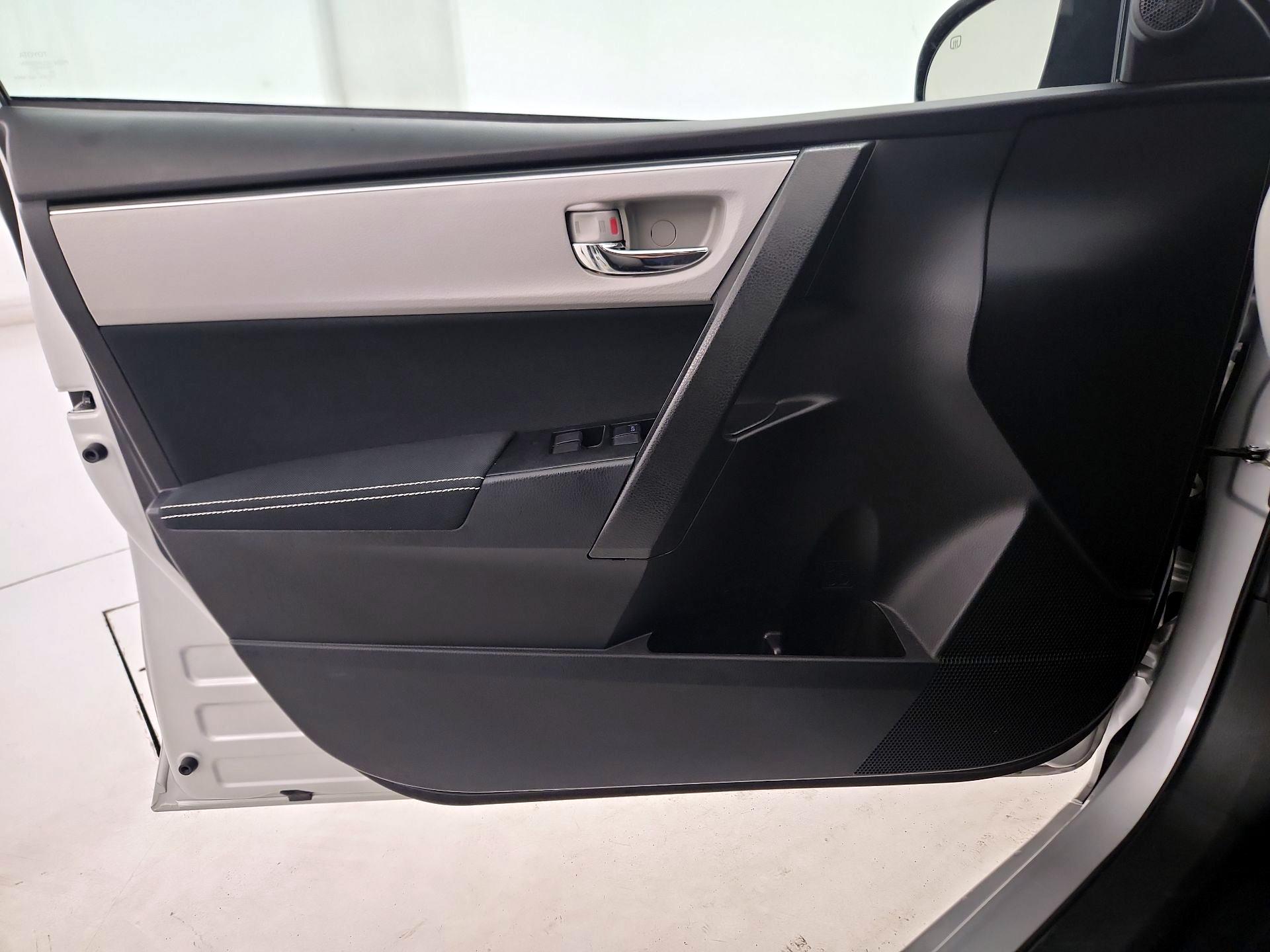 Thumbnail: 2018 Toyota Corolla - 12