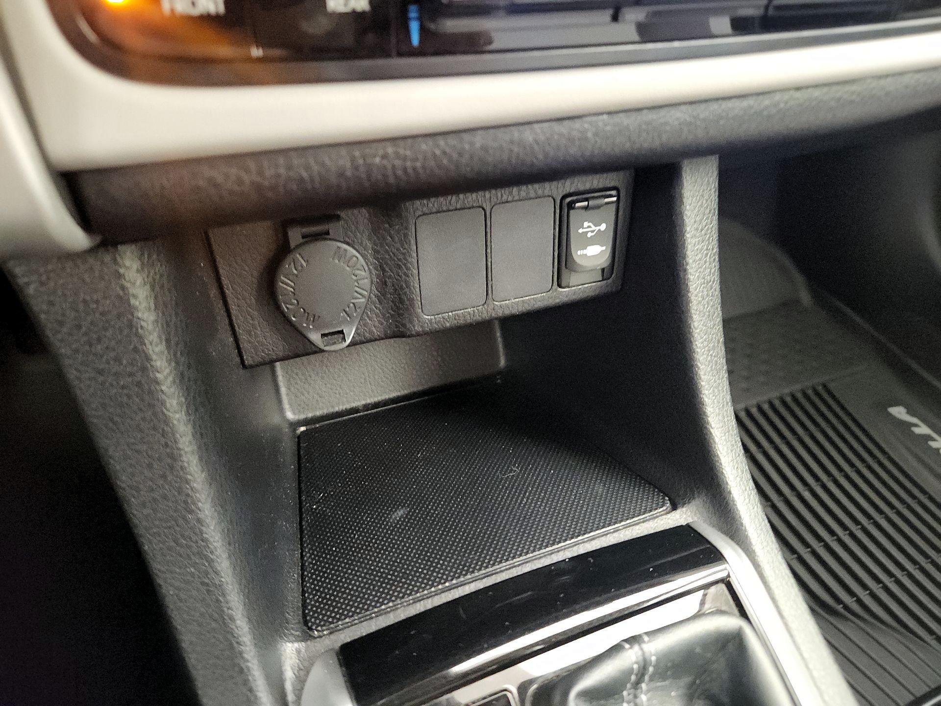 Thumbnail: 2018 Toyota Corolla - 18