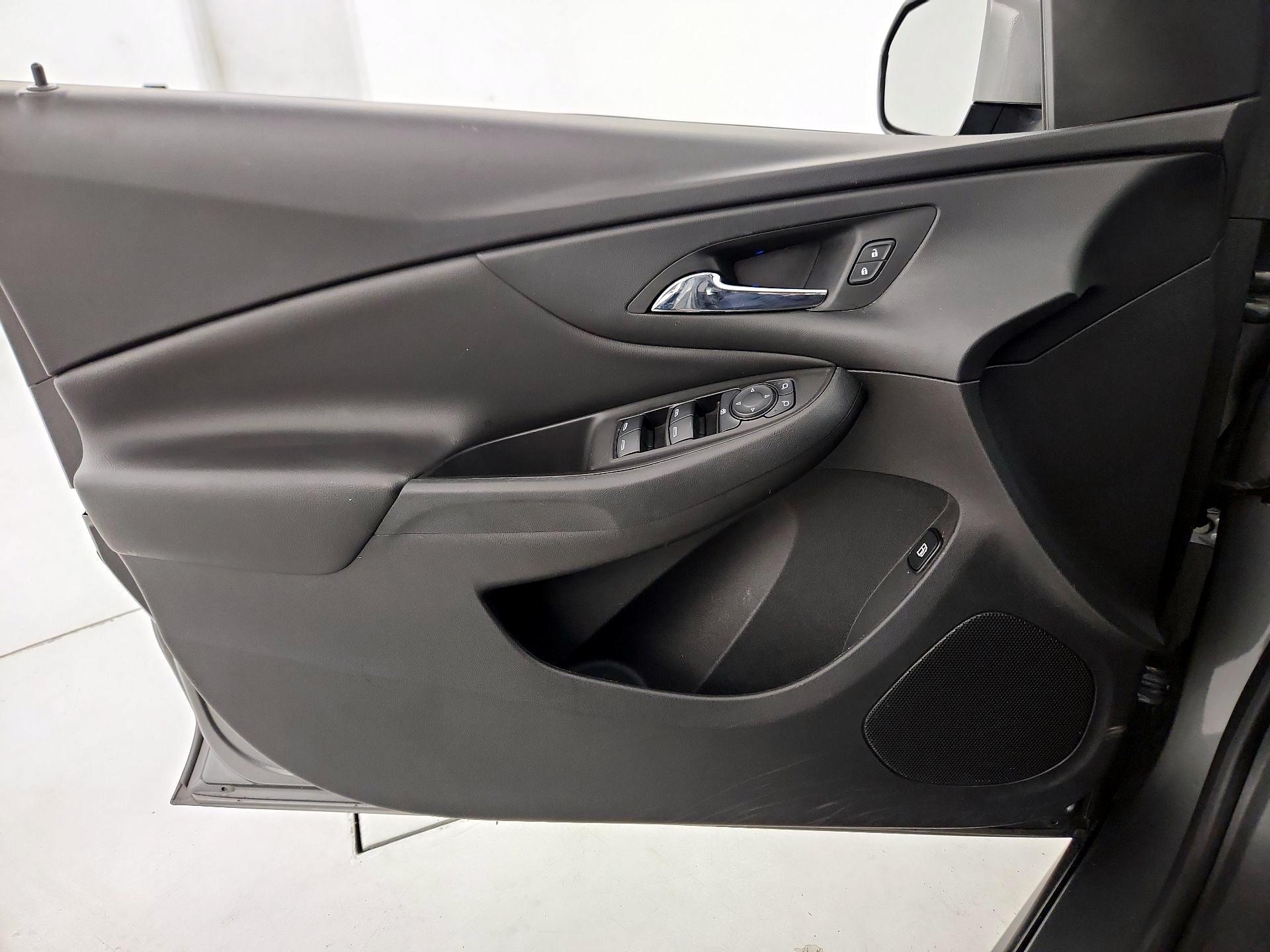 Thumbnail: 2017 Chevrolet Volt - 12