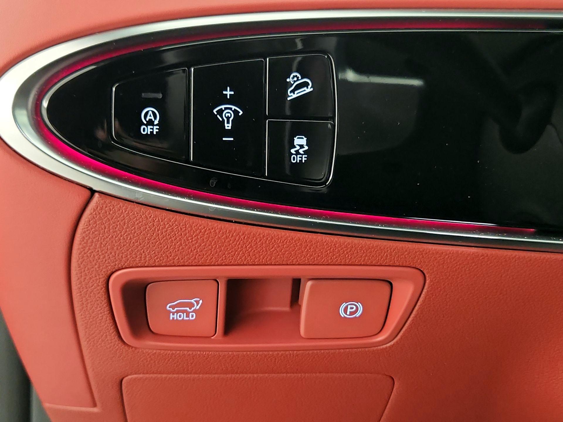 Thumbnail: 2022 Genesis GV70 - 13