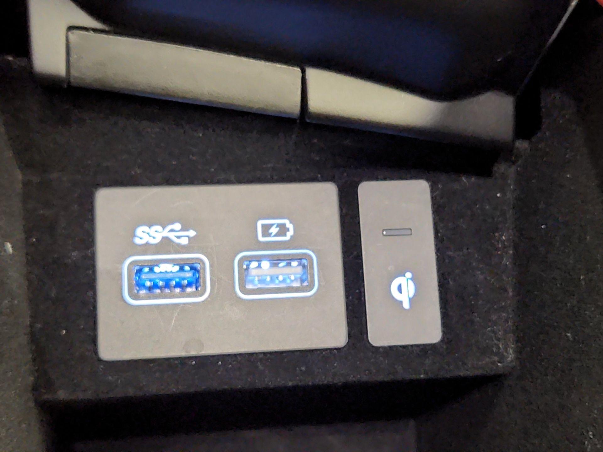 Thumbnail: 2022 Genesis GV70 - 19