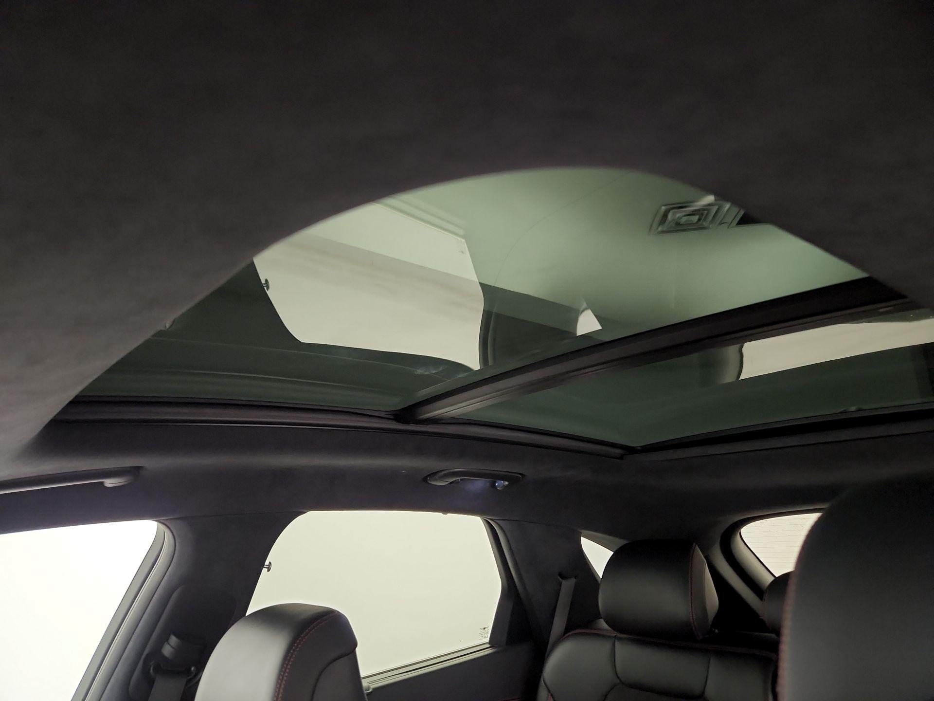 Thumbnail: 2022 Genesis GV70 - 20