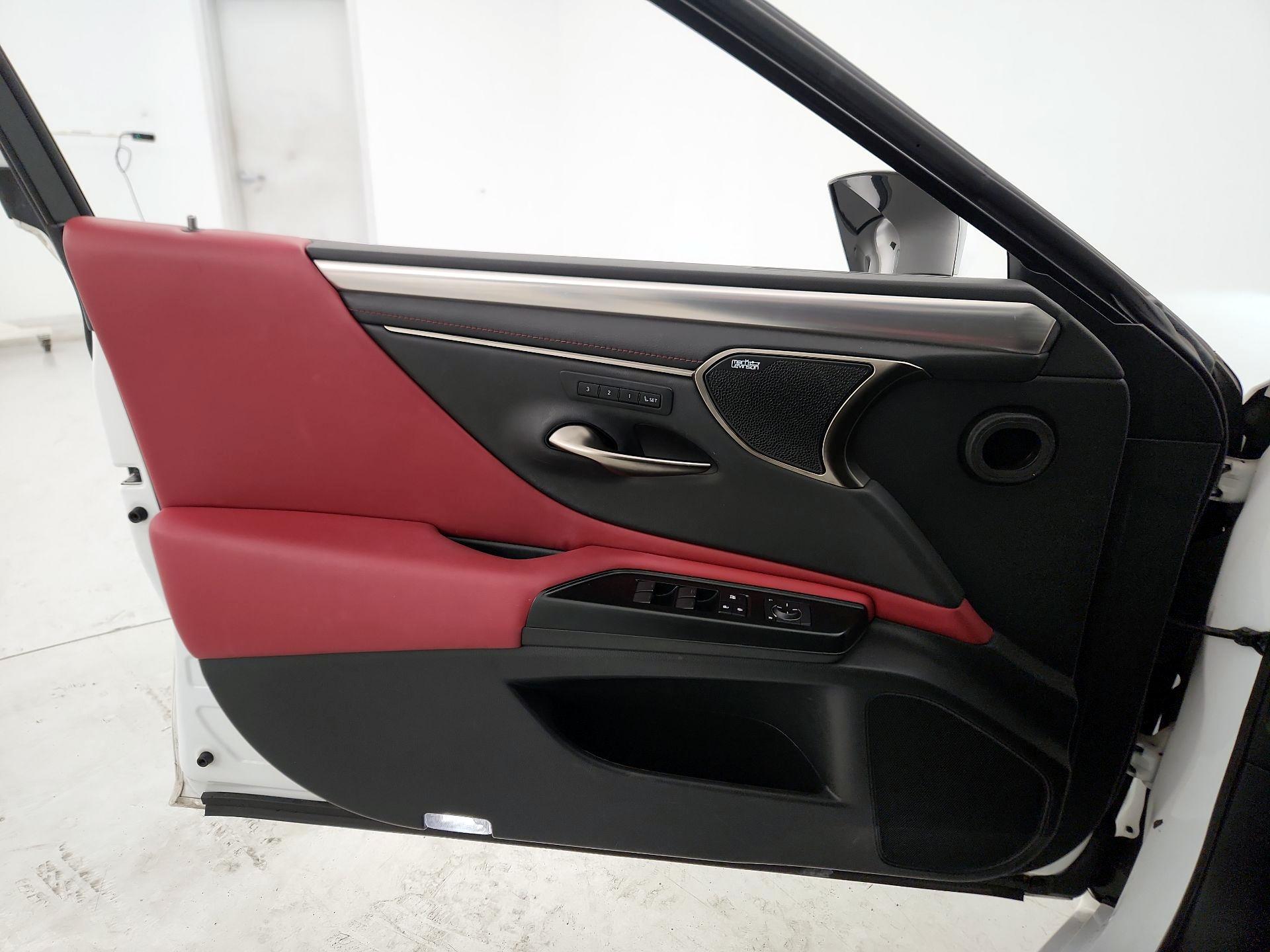 Thumbnail: 2019 Lexus ES - 12