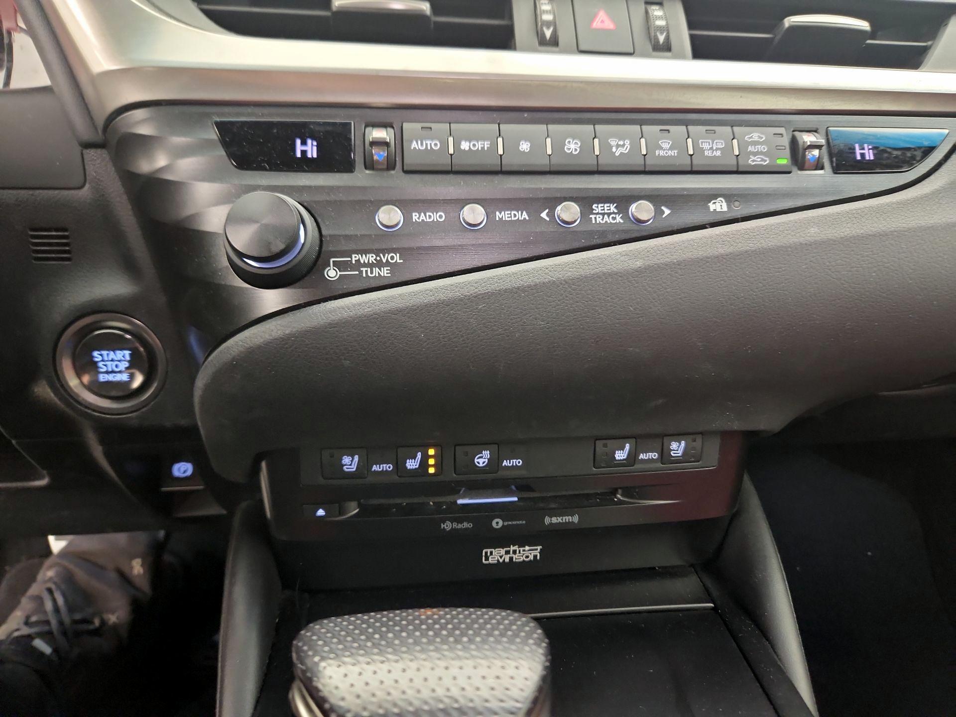 Thumbnail: 2019 Lexus ES - 16