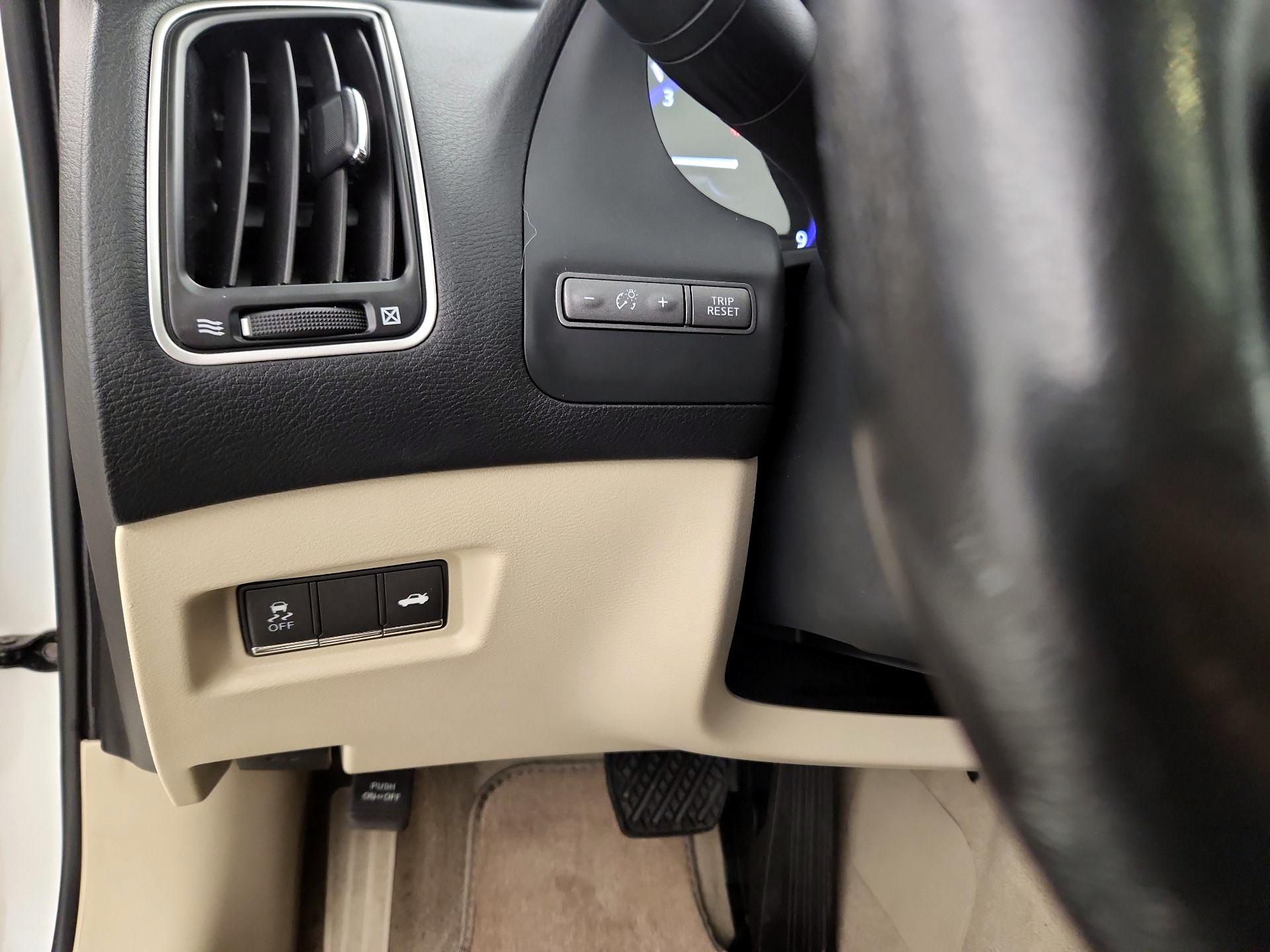 Thumbnail: 2014 INFINITI Q50 - 13