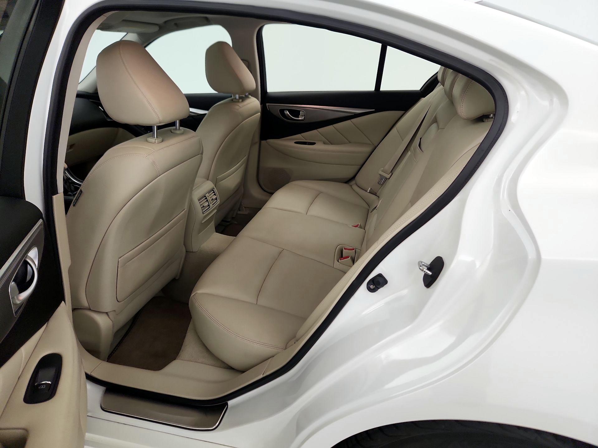 Thumbnail: 2014 INFINITI Q50 - 18