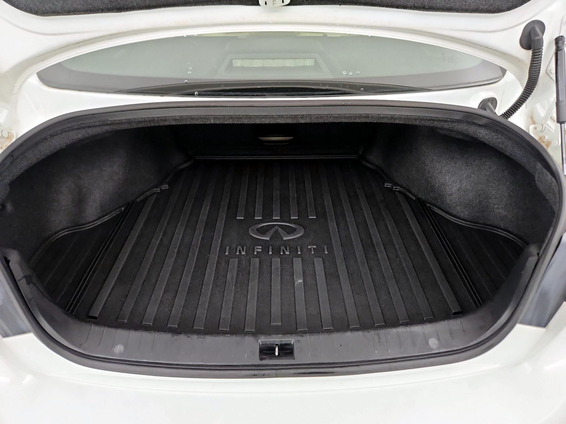 Thumbnail: 2014 INFINITI Q50 - 19