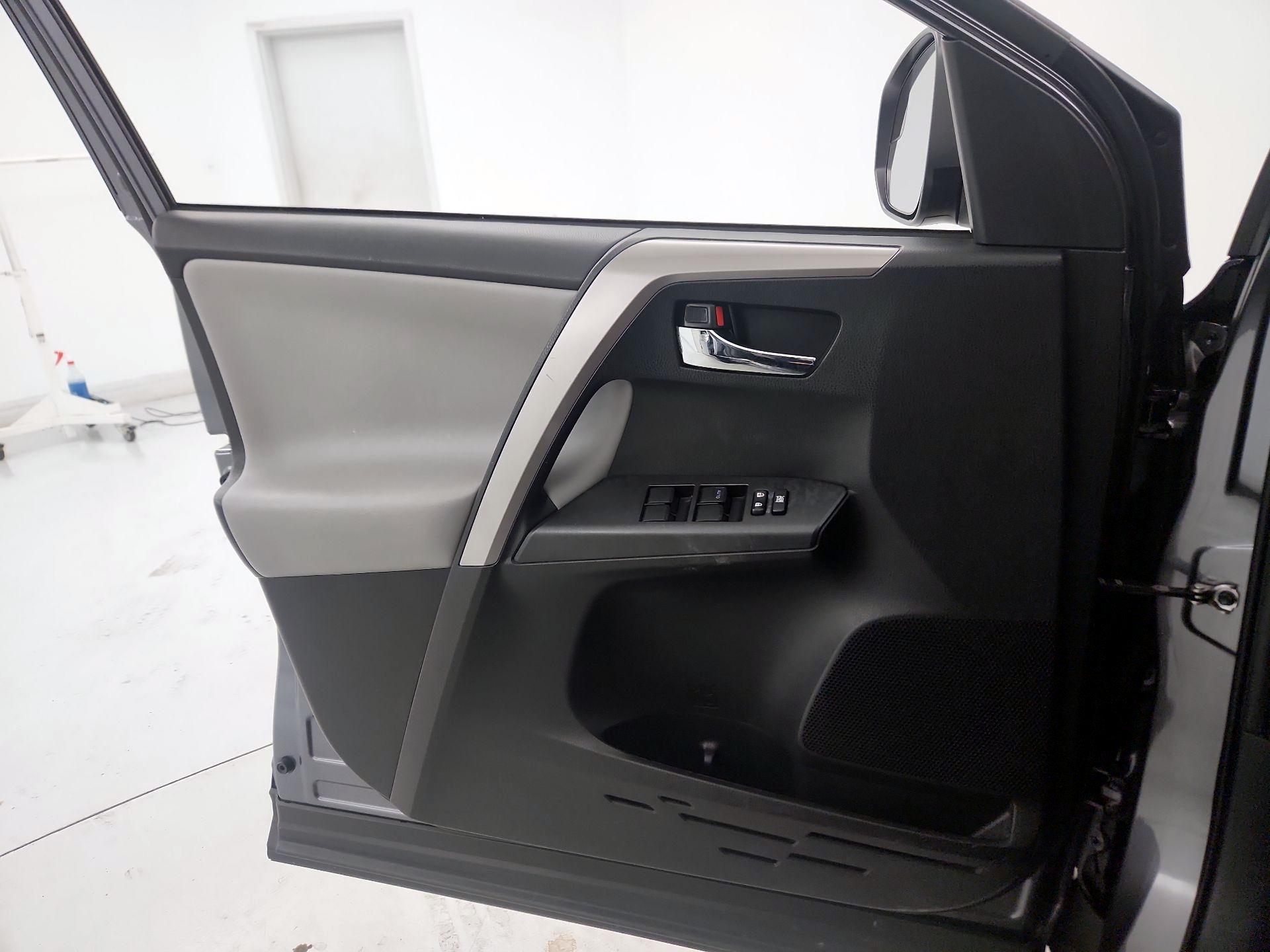 Thumbnail: 2018 Toyota RAV4 - 12