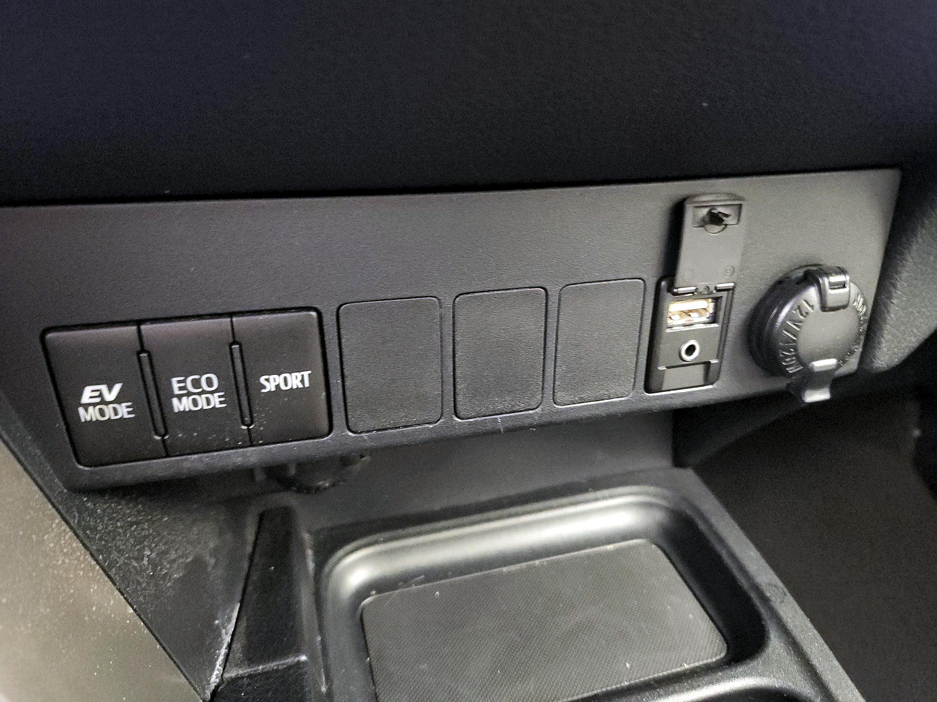 Thumbnail: 2018 Toyota RAV4 - 18