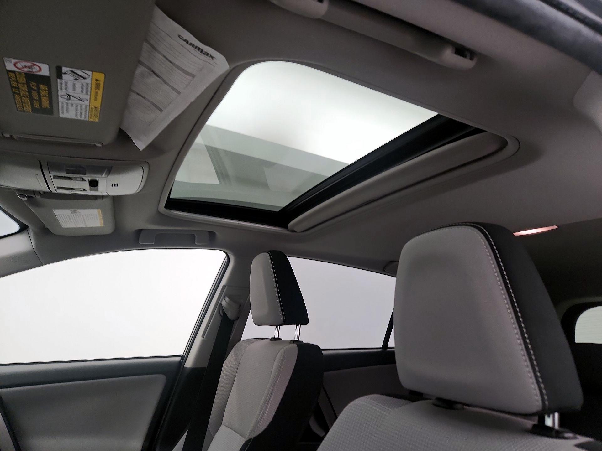 Thumbnail: 2018 Toyota RAV4 - 19