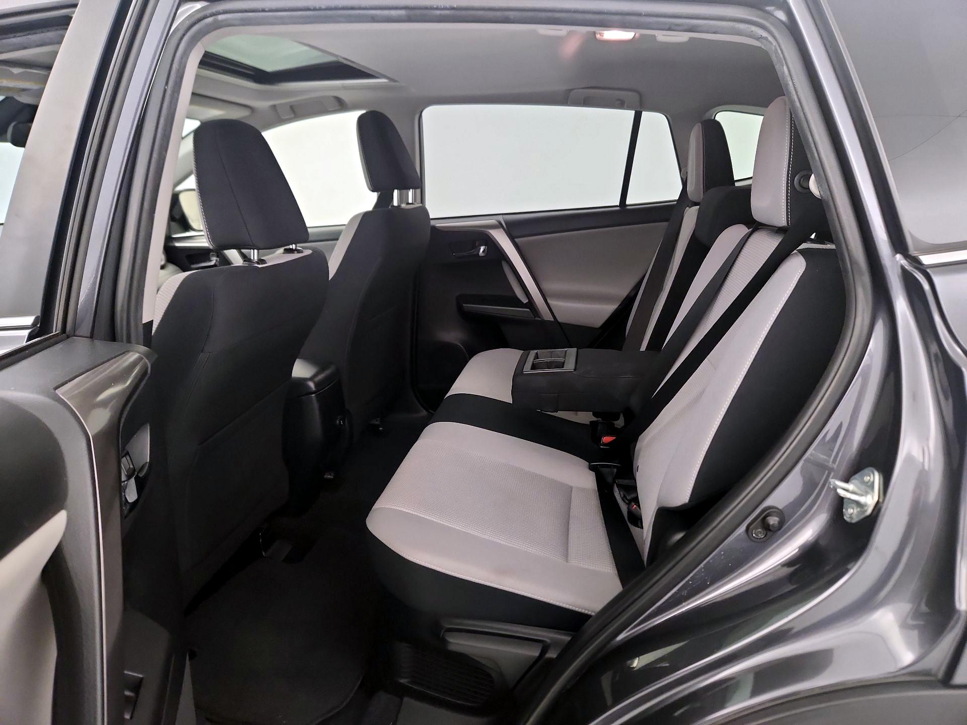 Thumbnail: 2018 Toyota RAV4 - 20