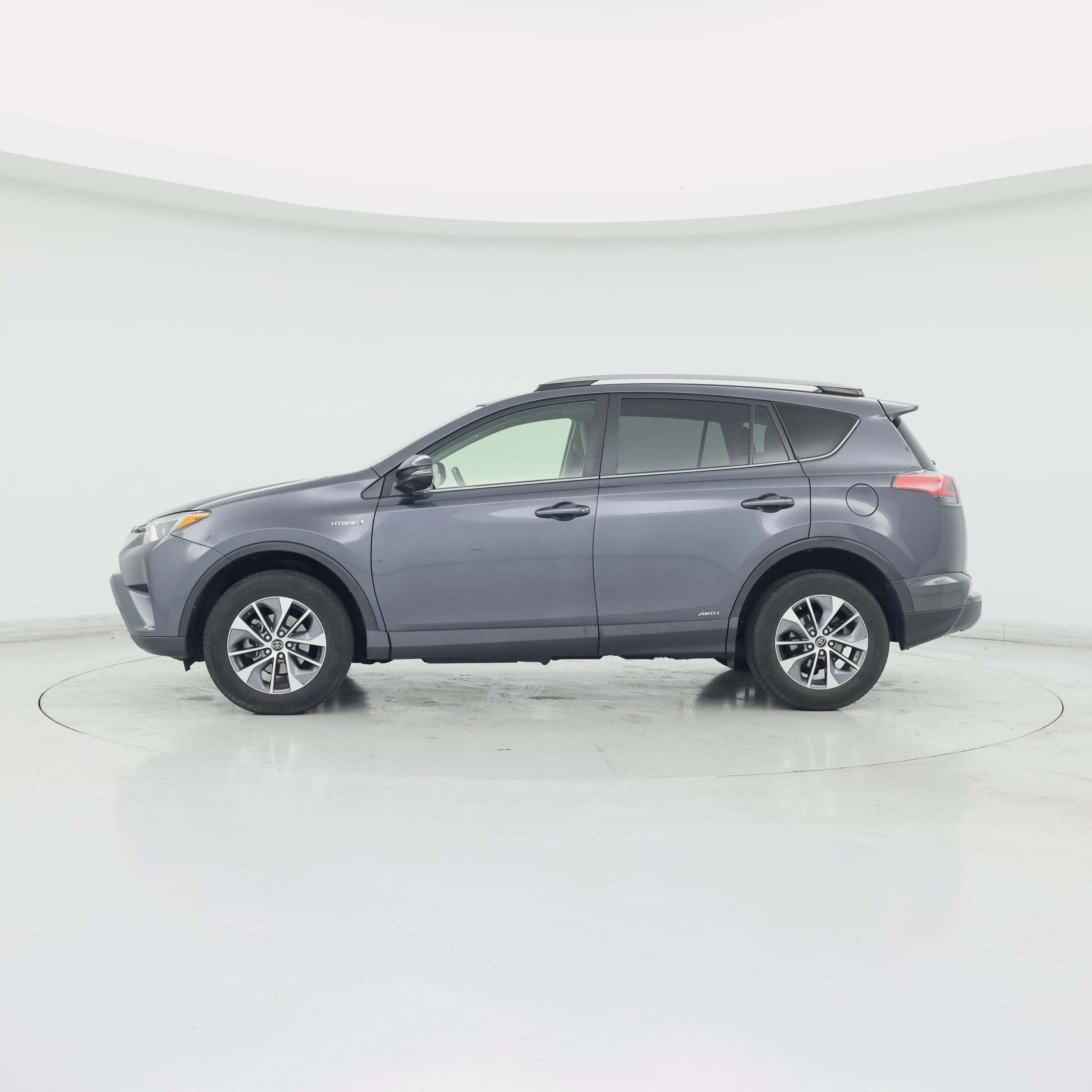 Thumbnail: 2018 Toyota RAV4 - 3