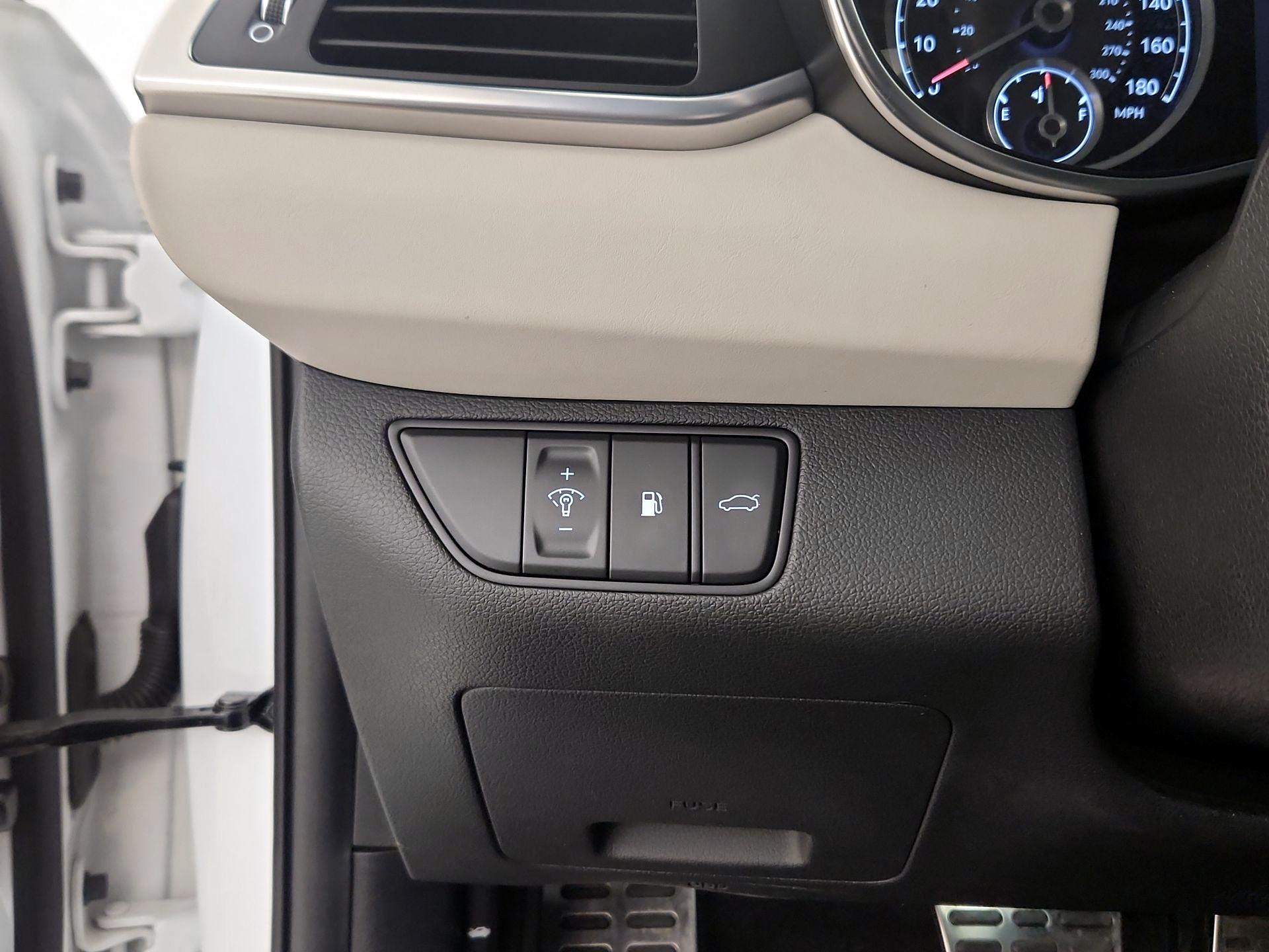 Thumbnail: 2022 Genesis G70 - 13