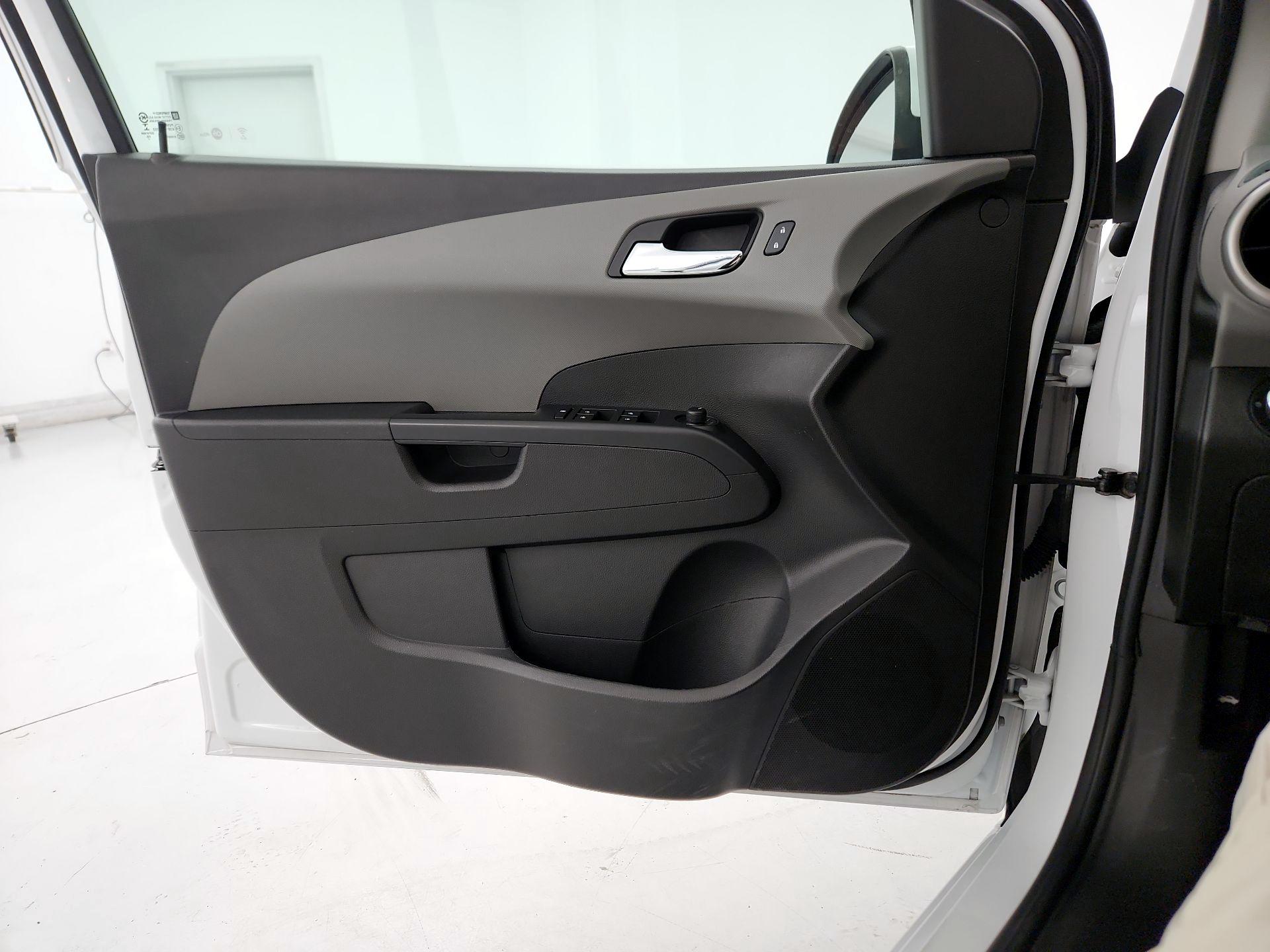 Thumbnail: 2016 Chevrolet Sonic - 12