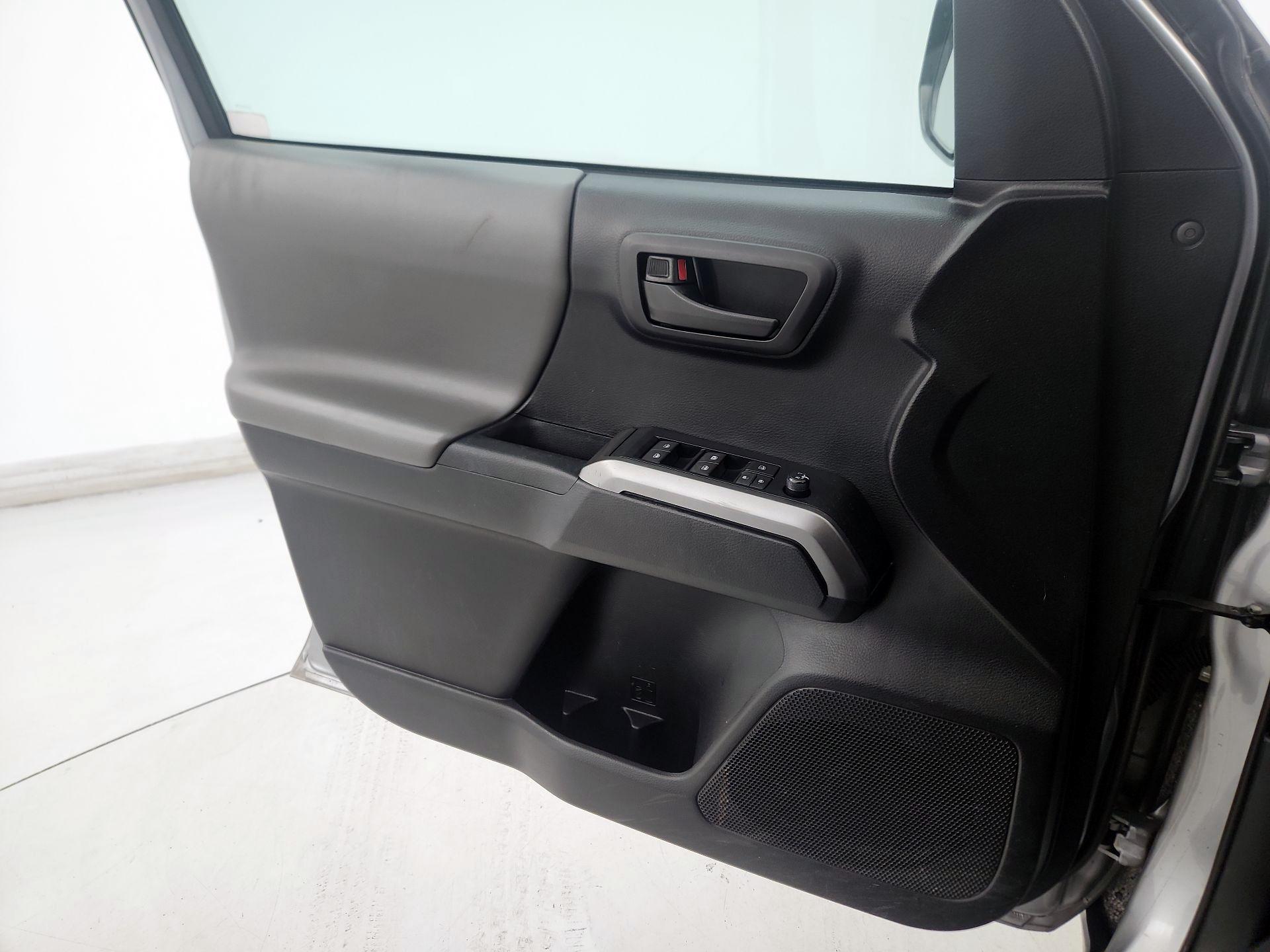 Thumbnail: 2020 Toyota Tacoma - 12