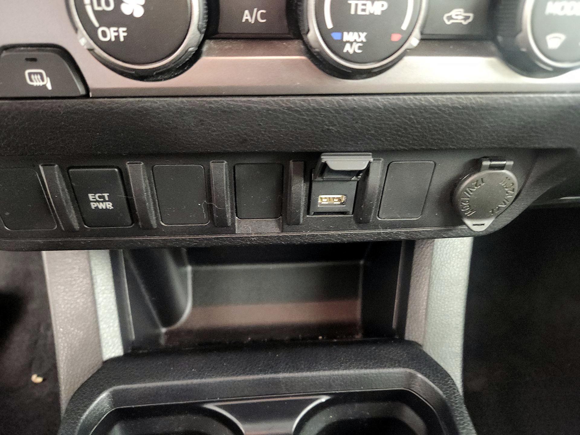 Thumbnail: 2020 Toyota Tacoma - 18