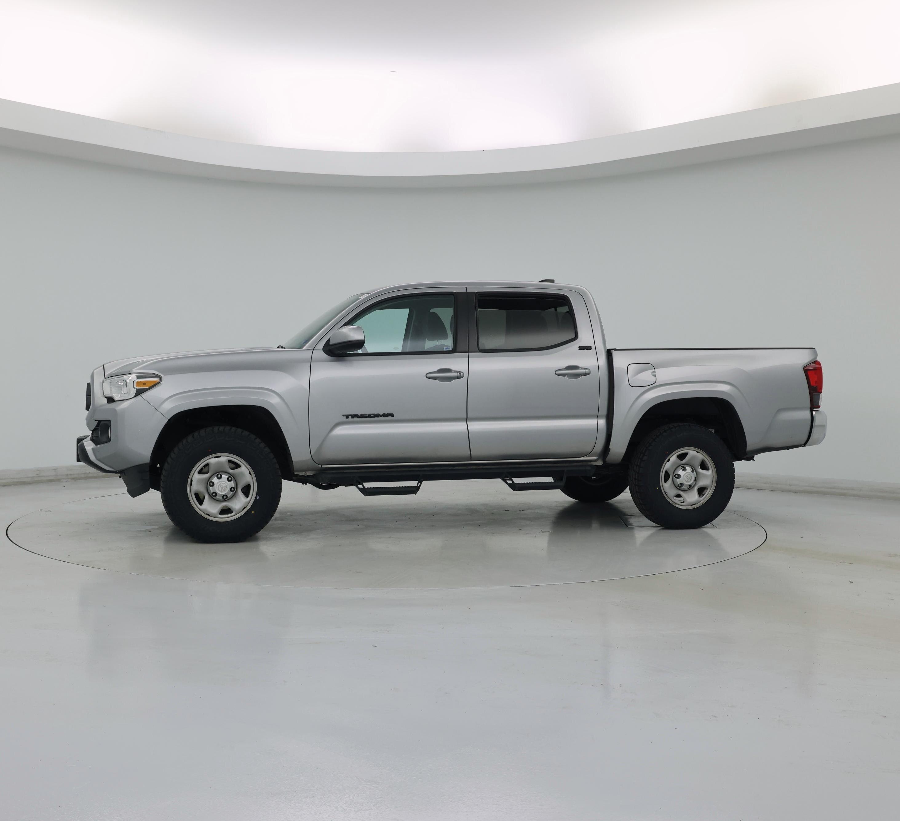 Thumbnail: 2020 Toyota Tacoma - 3