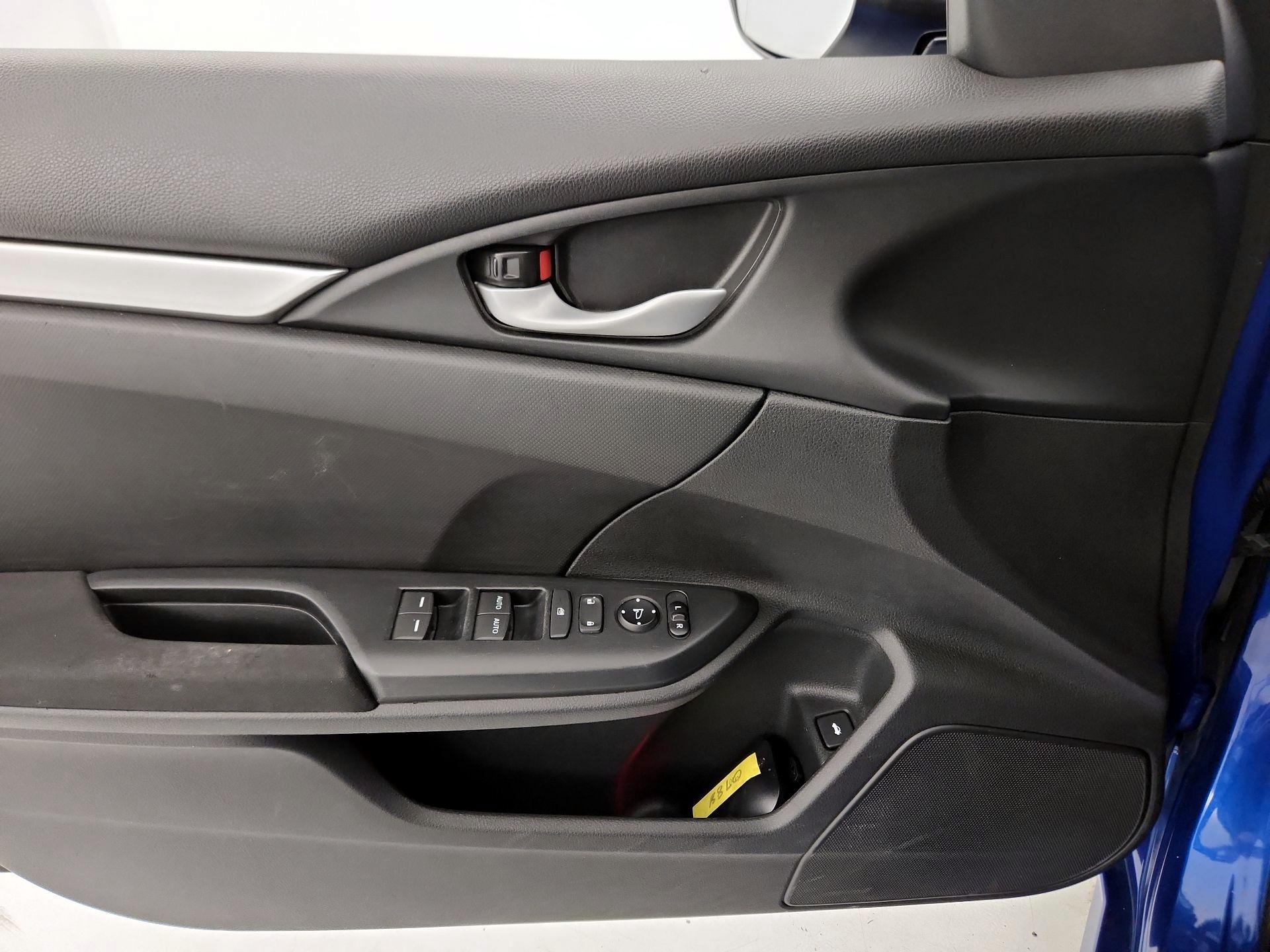 Thumbnail: 2016 Honda Civic - 12