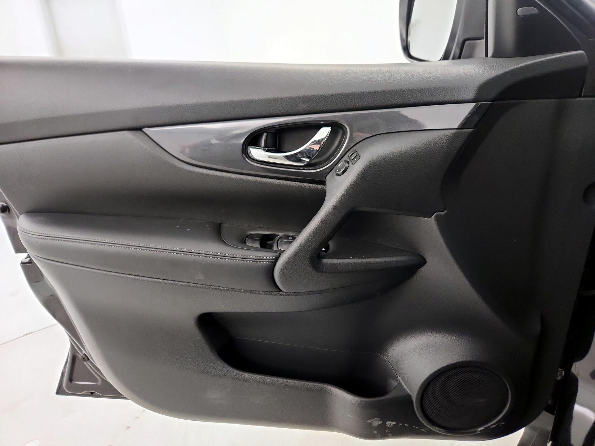 Thumbnail: 2018 Nissan Rogue - 12