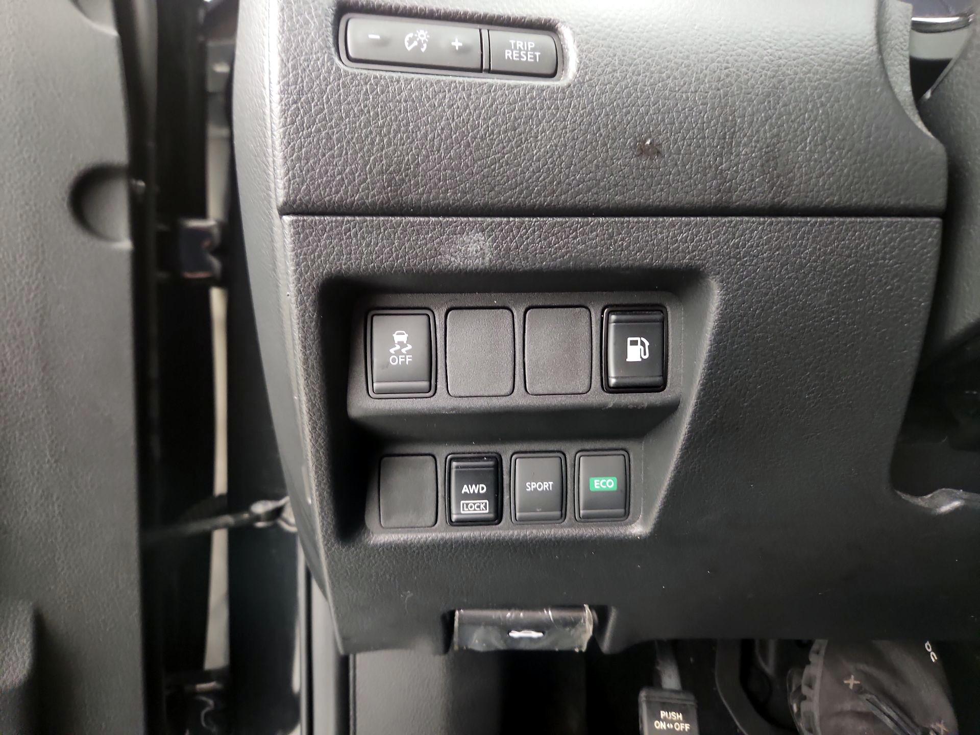 Thumbnail: 2018 Nissan Rogue - 13