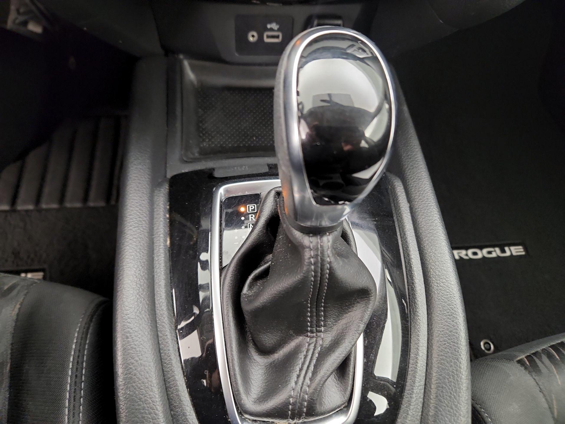 Thumbnail: 2018 Nissan Rogue - 17